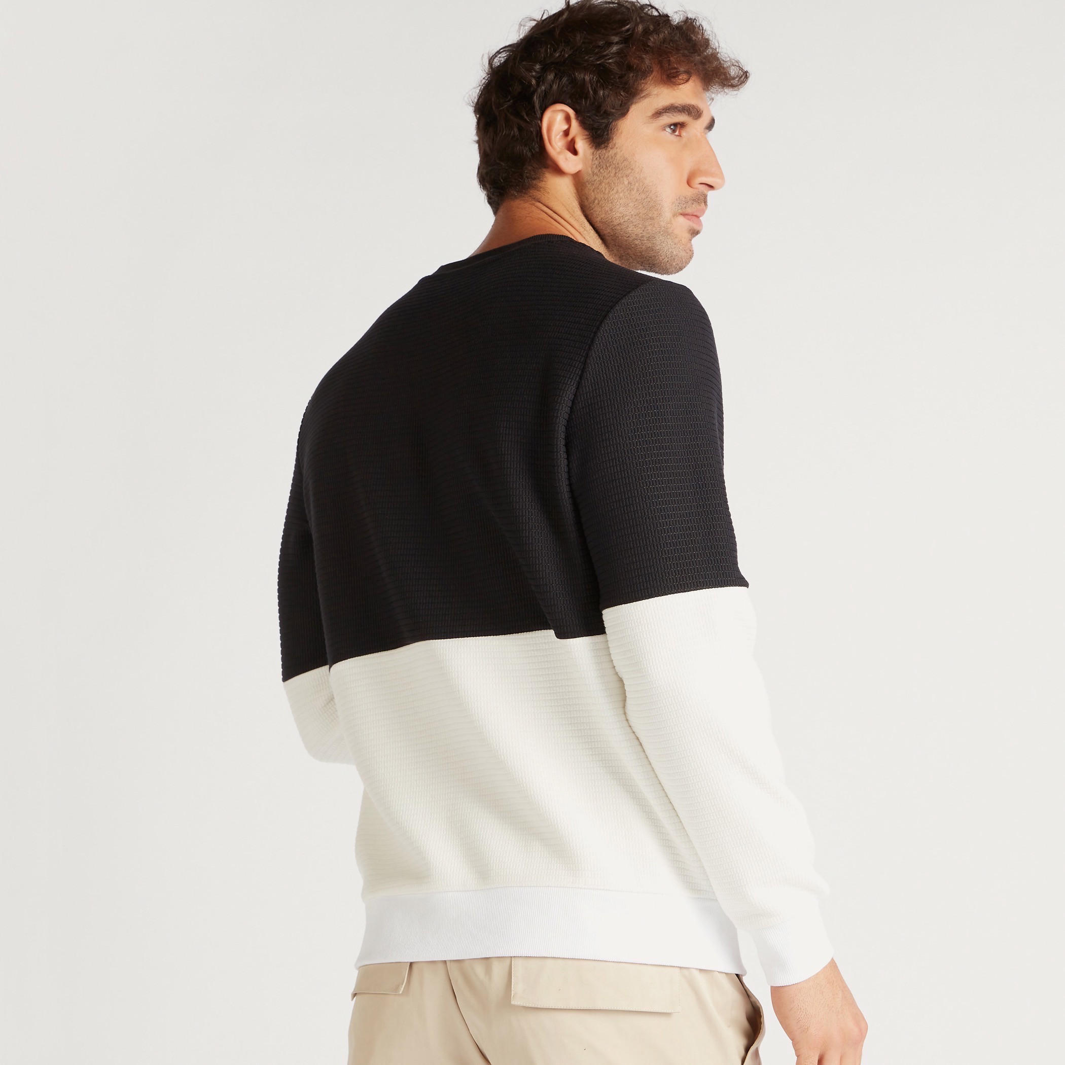سويت شيرت مضلّع بياقة ضيّقة من آيكونيك-men-winterwear-hoodiesandsweatshirts-image-5