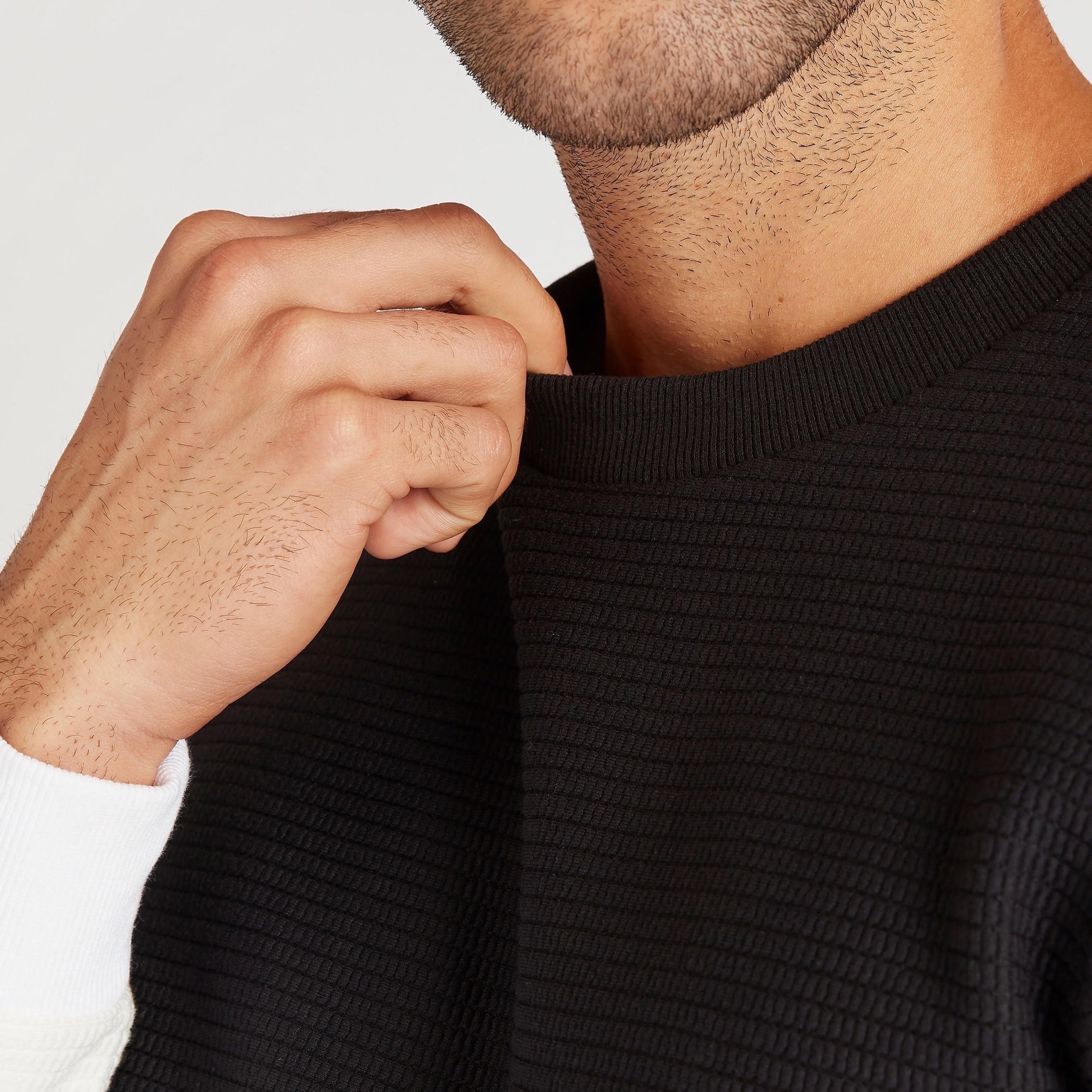 سويت شيرت مضلّع بياقة ضيّقة من آيكونيك-men-winterwear-hoodiesandsweatshirts-image-7