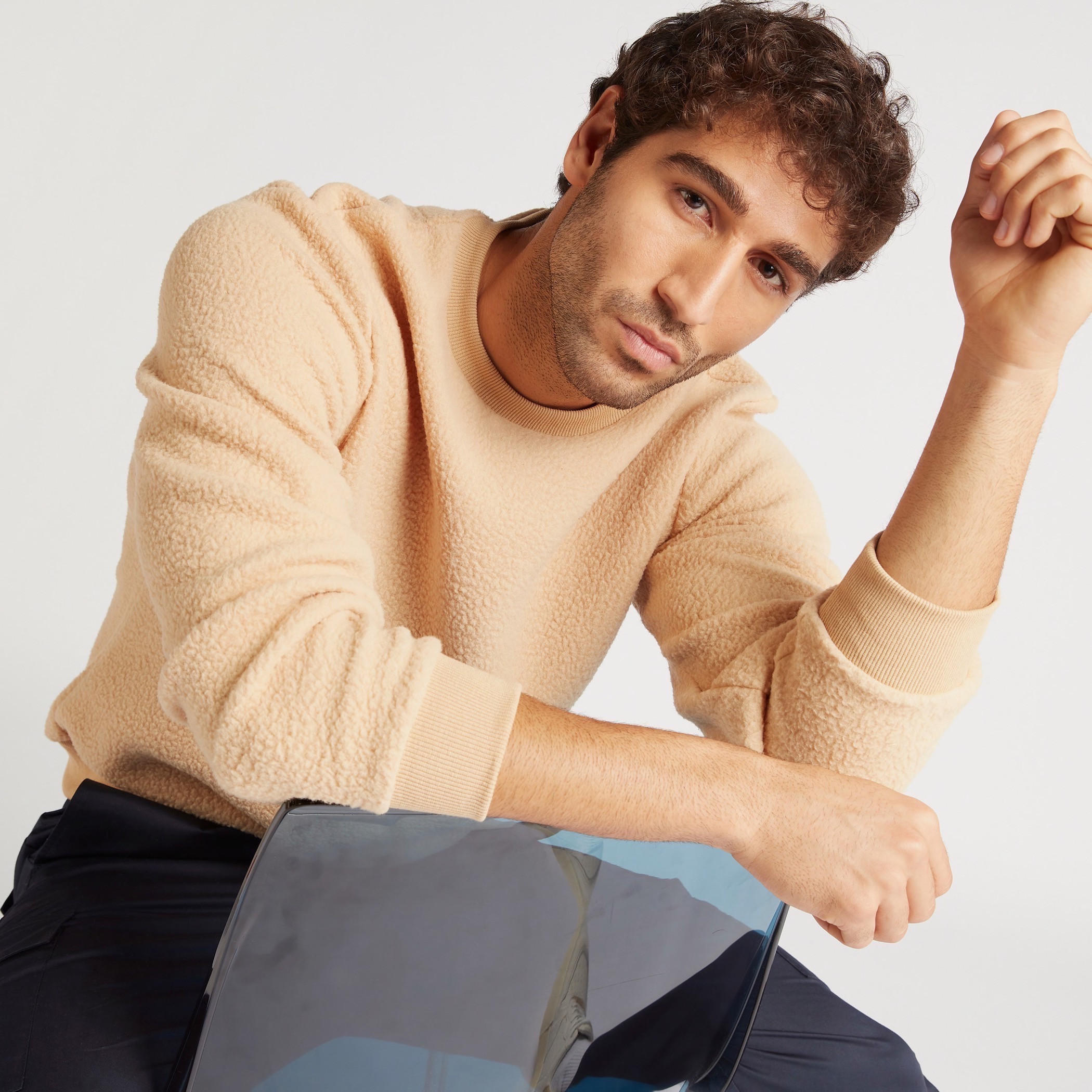 سويت شيرت بارز الملمس بياقة ضيّقة وأكمام طويلة-men-winterwear-hoodiesandsweatshirts-image-1