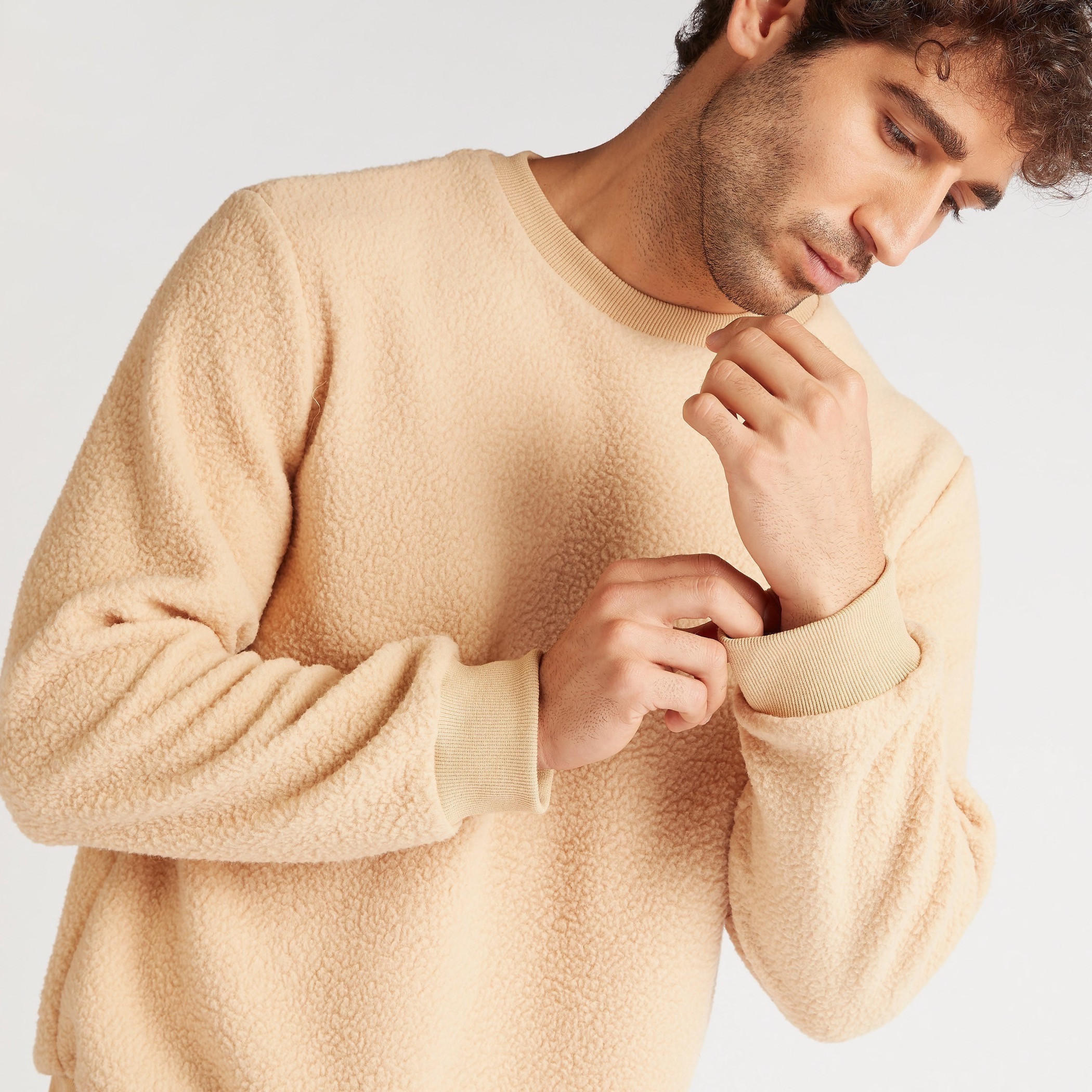 سويت شيرت بارز الملمس بياقة ضيّقة وأكمام طويلة-men-winterwear-hoodiesandsweatshirts-image-4