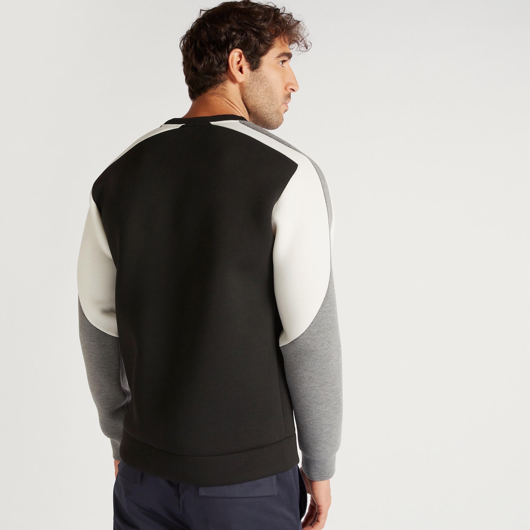 سويت شيرت بياقة مستديرة وقوالب ملوّنة-men-winterwear-hoodiesandsweatshirts-image-5