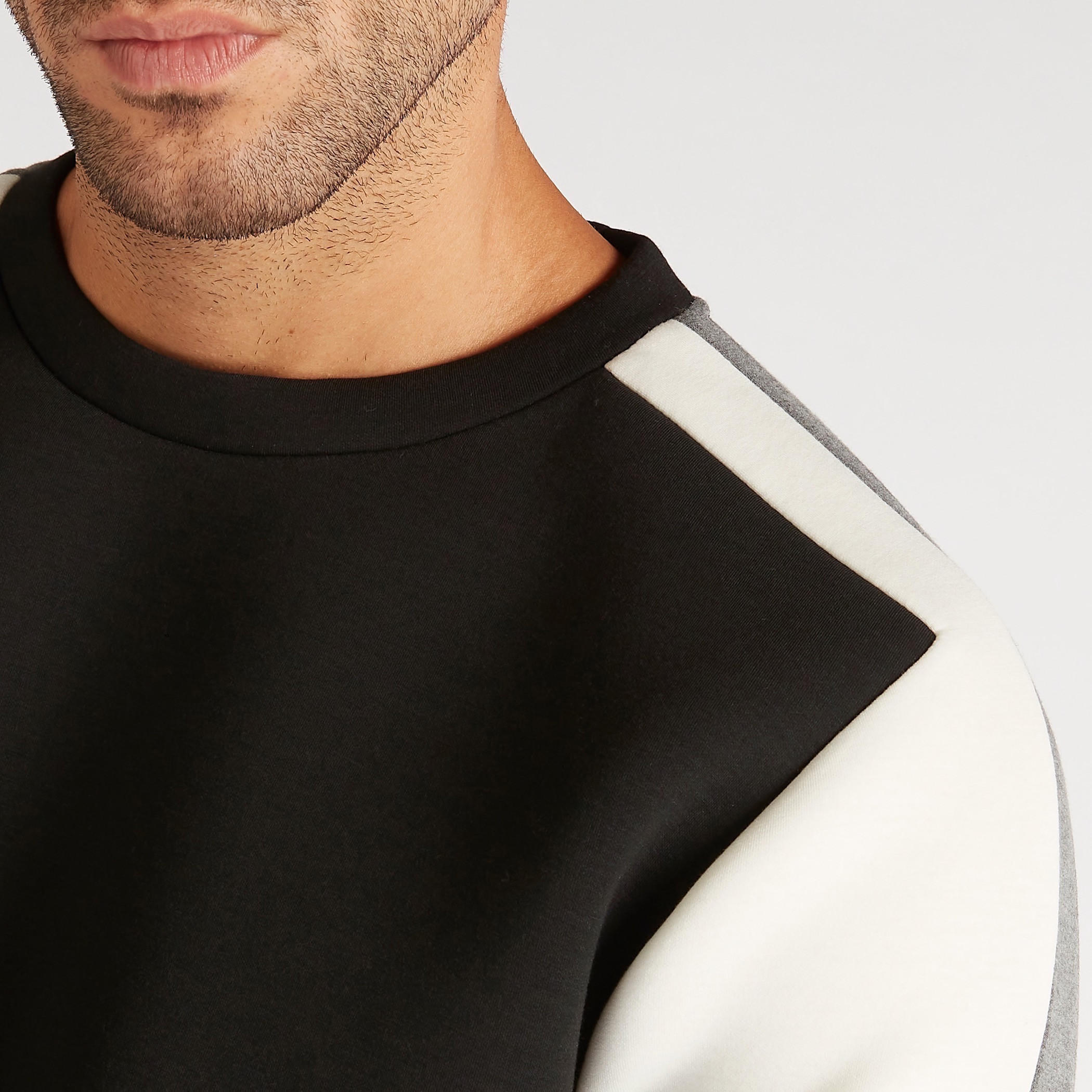 سويت شيرت بياقة مستديرة وقوالب ملوّنة-men-winterwear-hoodiesandsweatshirts-image-8