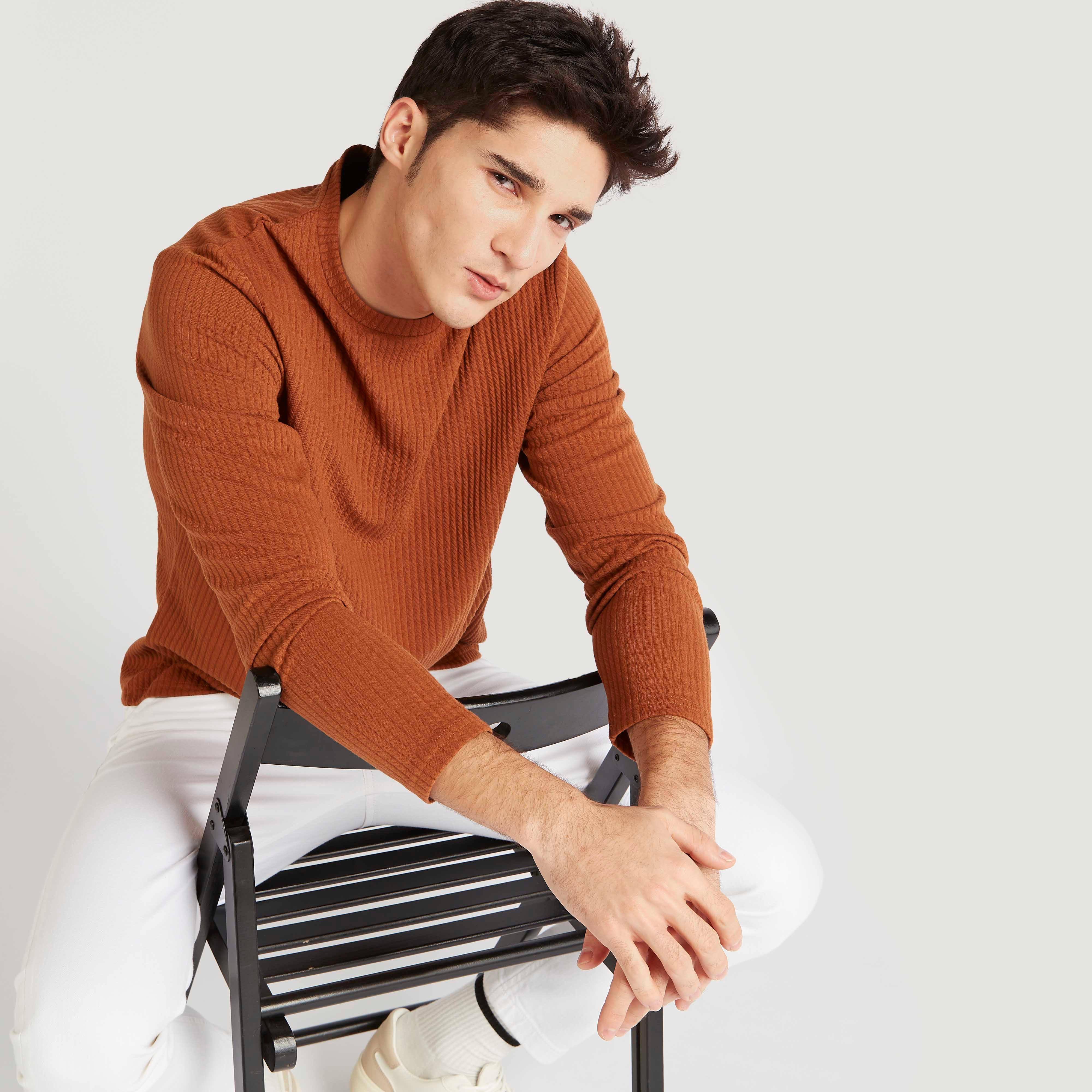 تيشيرت مضلّع بياقة ضيّقة وأكمام طويلة من آيكونيك-men-clothing-tshirtsandpolos-tshirts-image-1