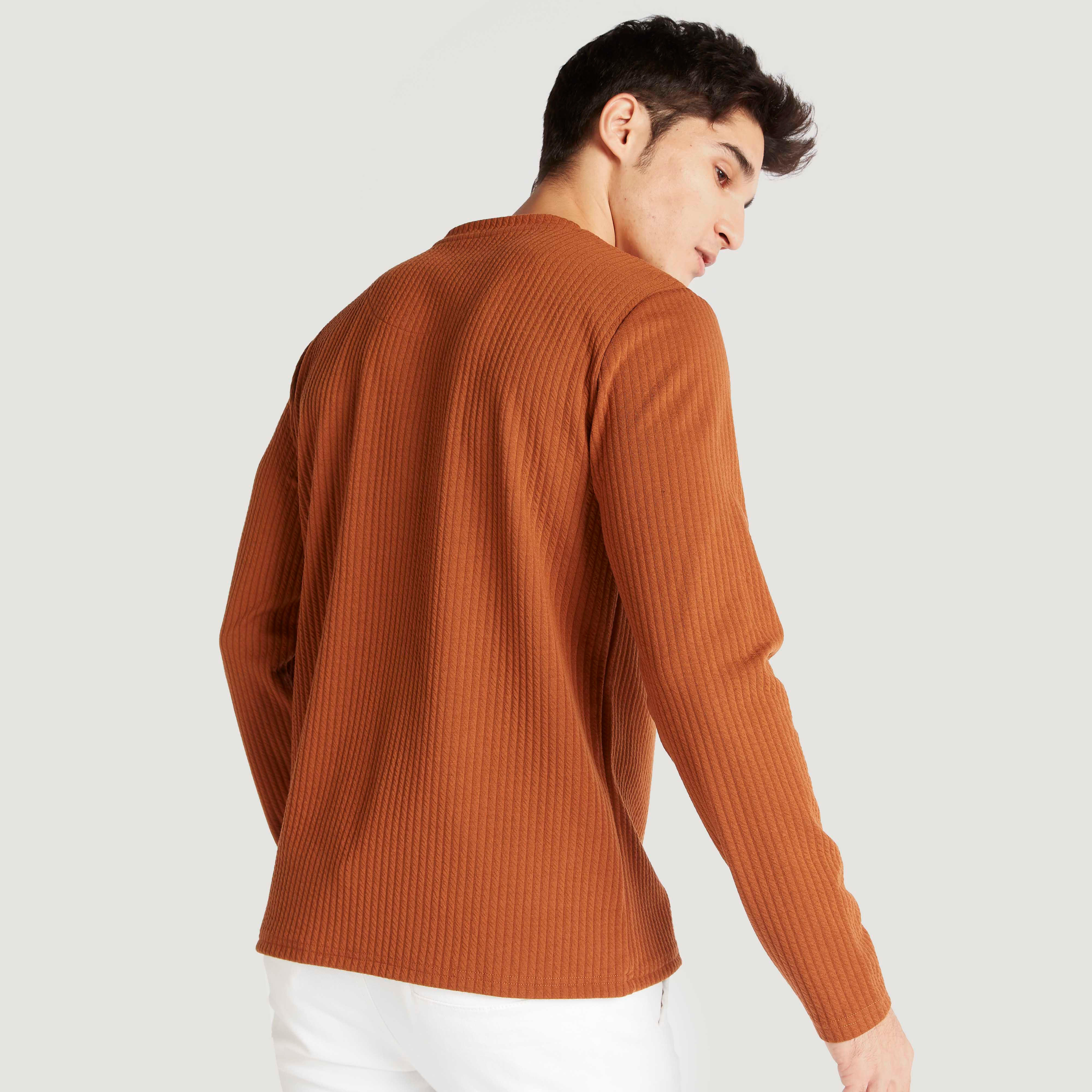 تيشيرت مضلّع بياقة ضيّقة وأكمام طويلة من آيكونيك-men-clothing-tshirtsandpolos-tshirts-image-4