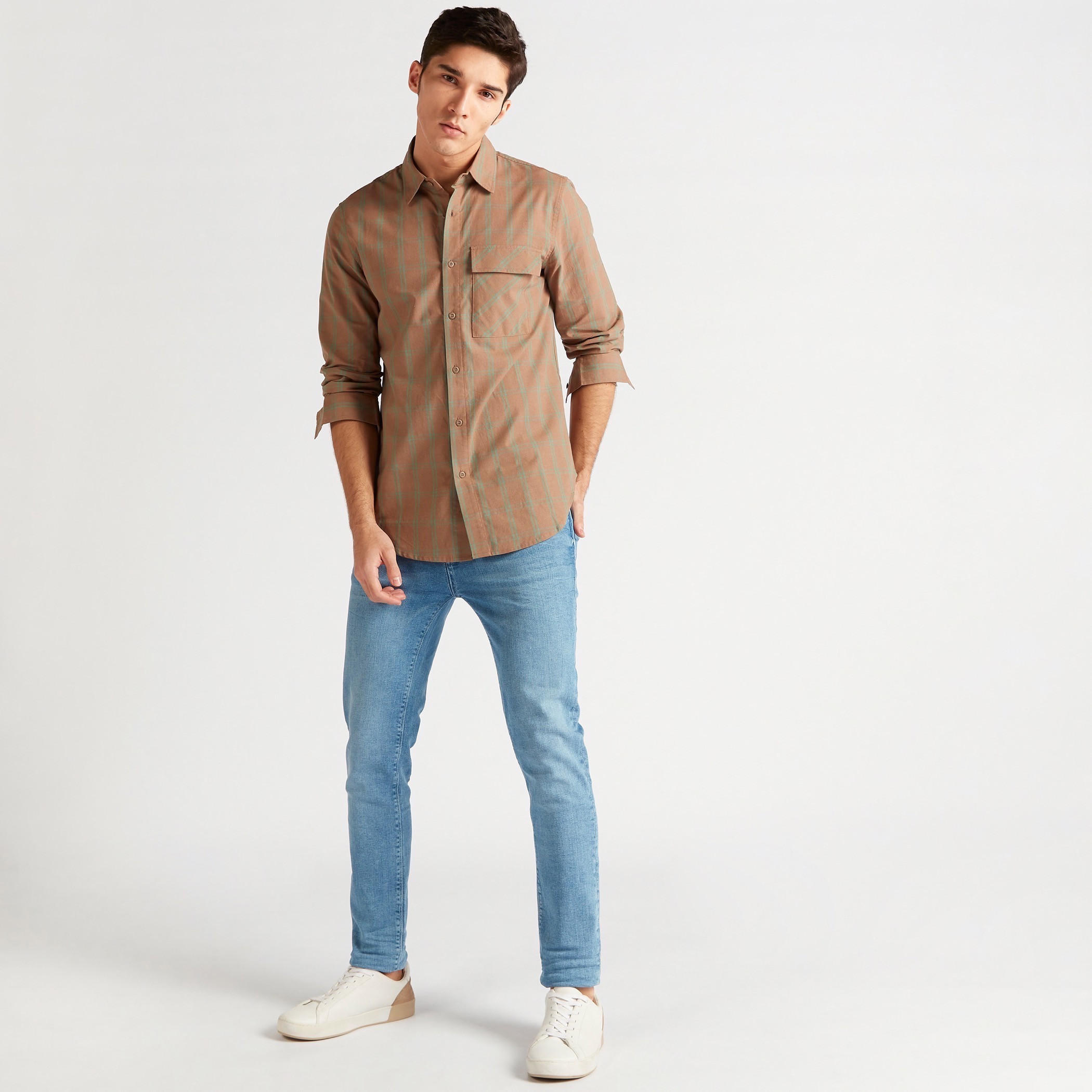 قميص كاروهات بجيب وأكمام طويلة من آيكونيك-men-clothing-shirts-image-5