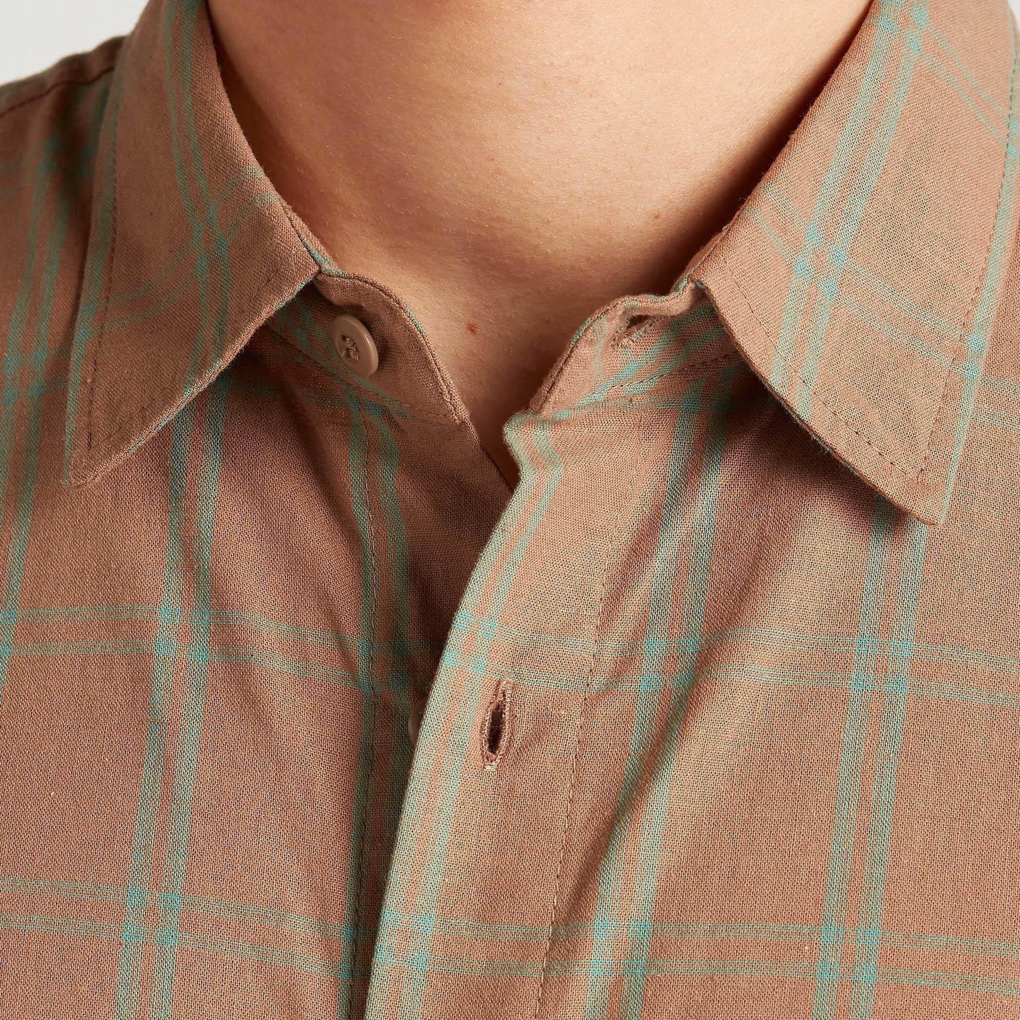 قميص كاروهات بجيب وأكمام طويلة من آيكونيك-men-clothing-shirts-image-1