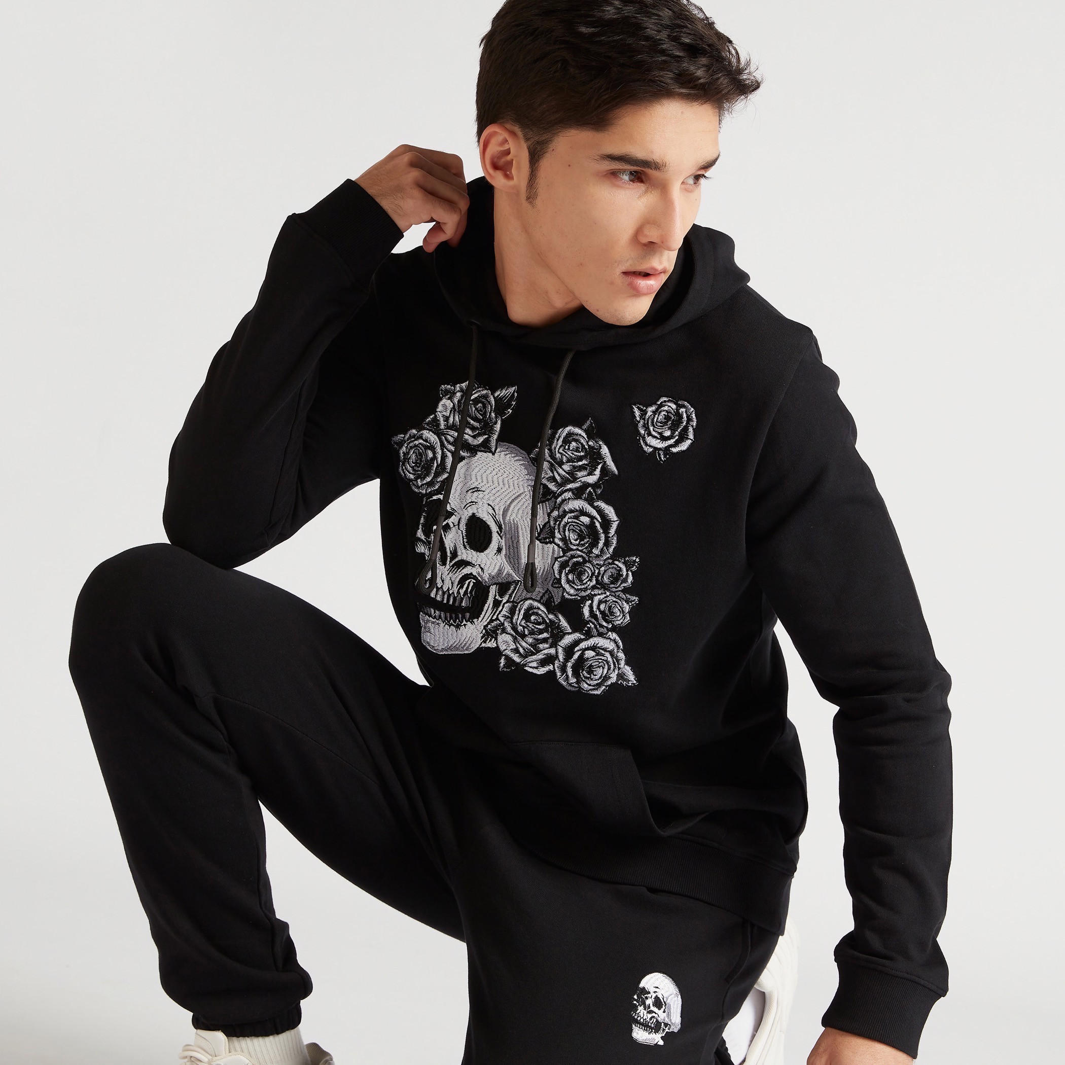 Iconic Graphic Print Hooded Sweatshirt with Long Sleeves-men-winterwear-hoodiesandsweatshirts-image-1