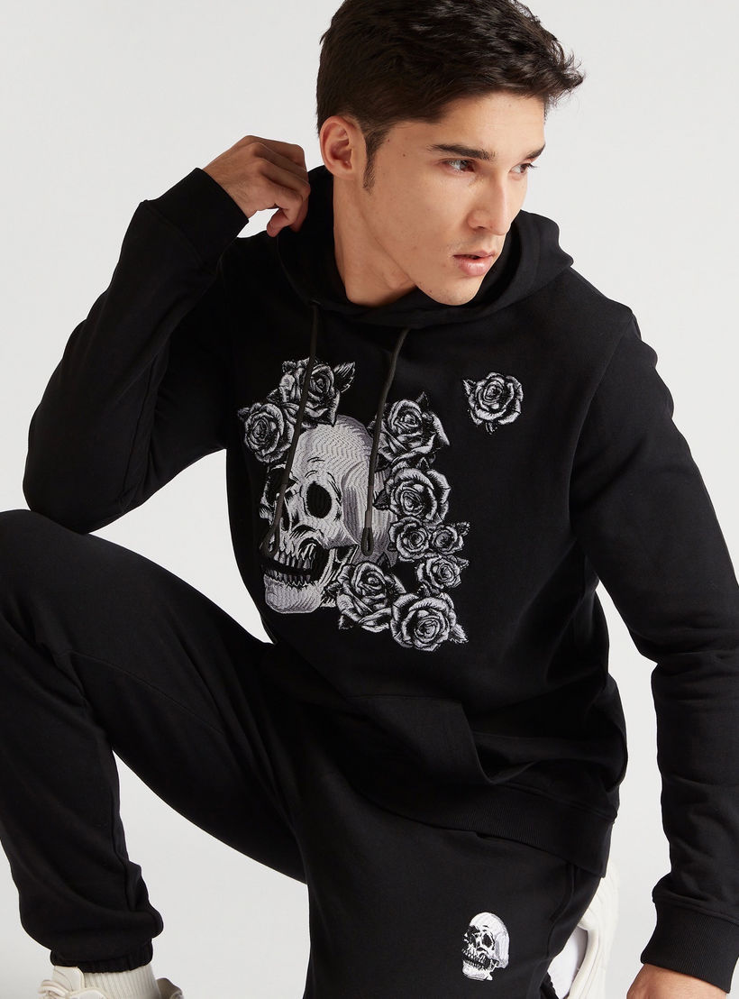 سويت شيرت بقبعة وأكمام طويلة وطبعات جرافيكيّة-men-winterwear-hoodiesandsweatshirts-image-6
