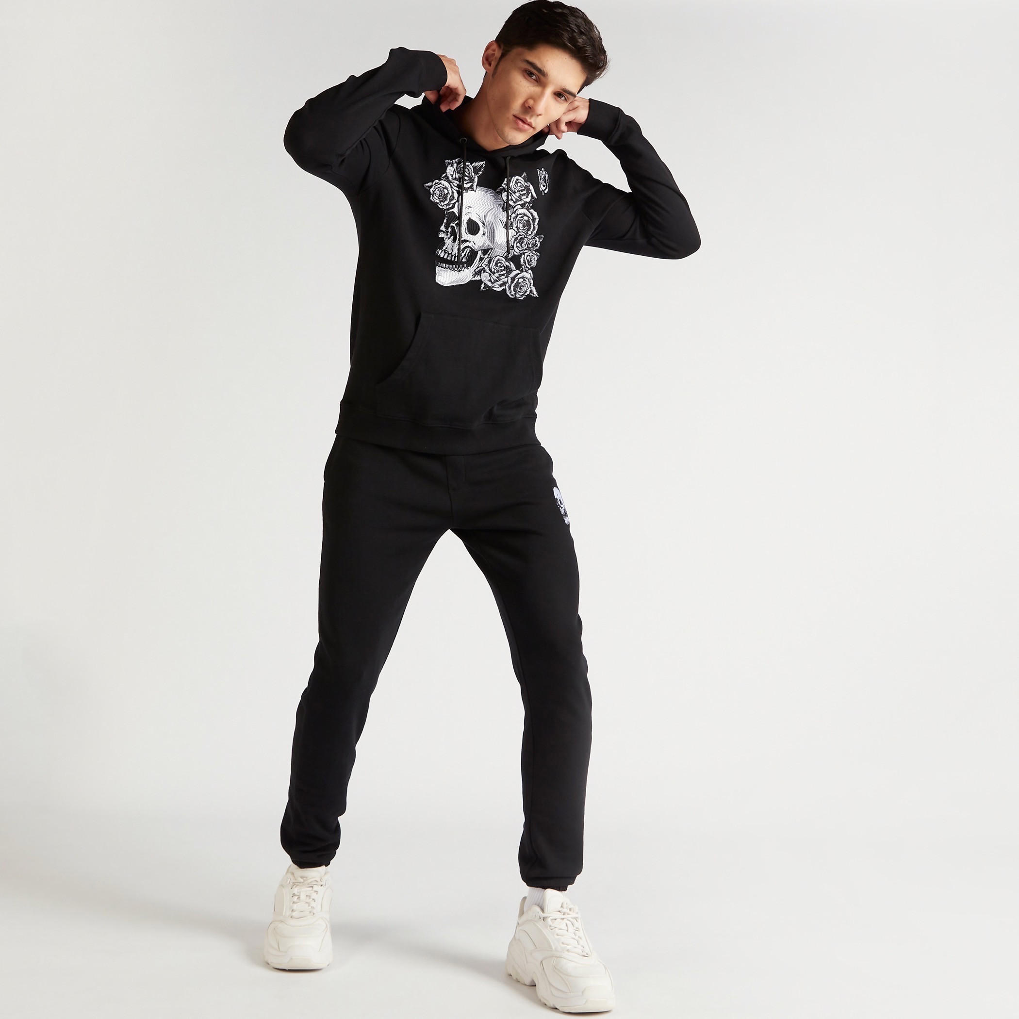 Iconic Graphic Print Hooded Sweatshirt with Long Sleeves-men-winterwear-hoodiesandsweatshirts-image-2