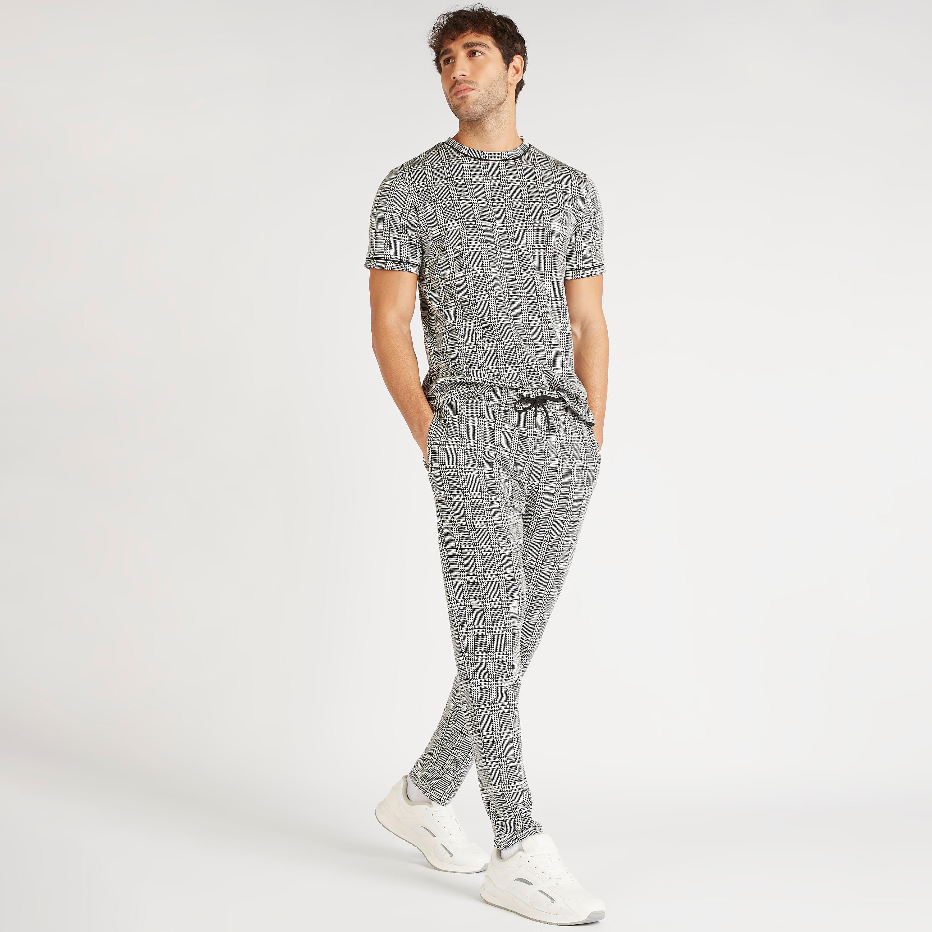بنطلون رياضي كاروهات برباط إغلاق وجيوب من آيكونيك-men-clothing-bottoms-joggers-image-4