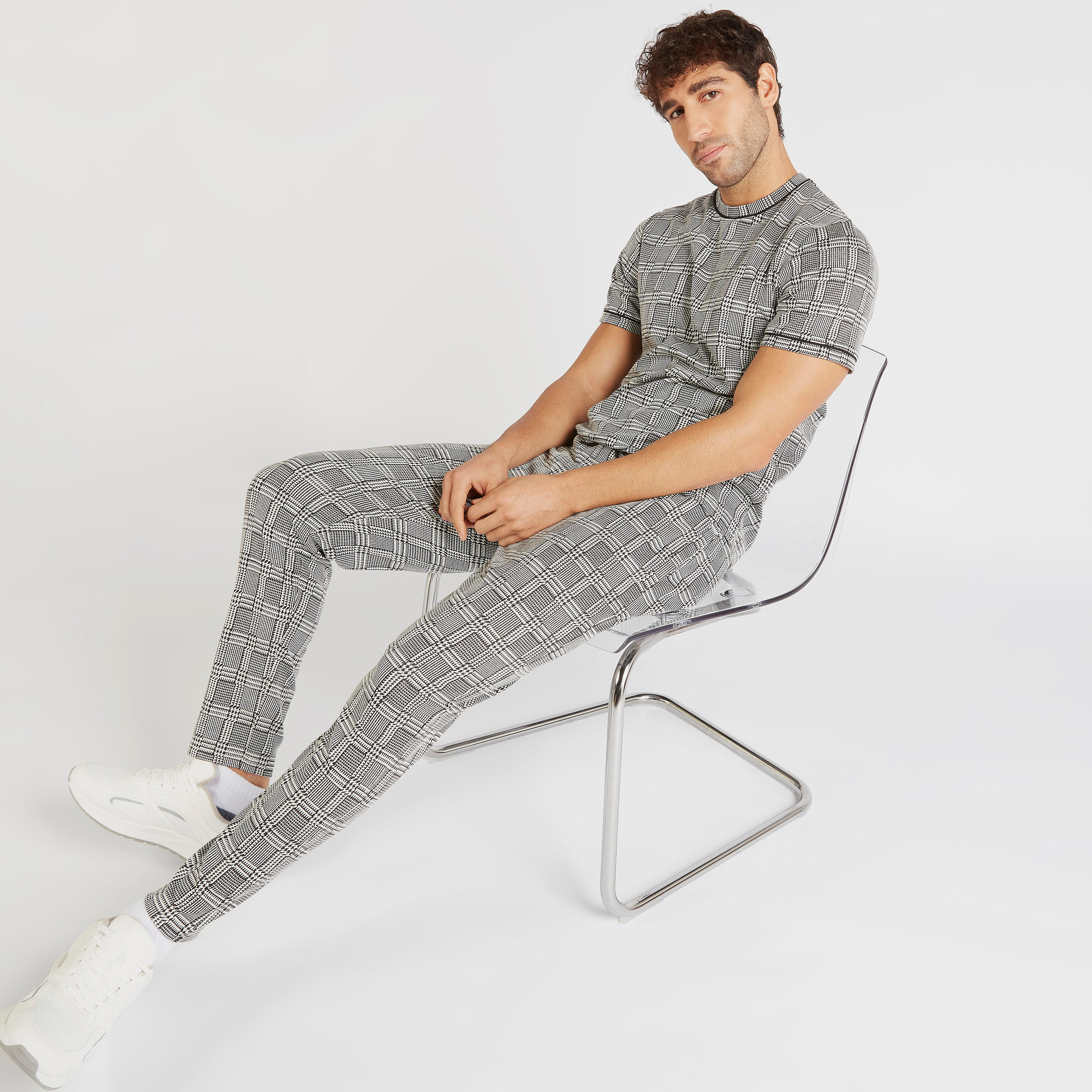 بنطلون رياضي كاروهات برباط إغلاق وجيوب من آيكونيك-men-clothing-bottoms-joggers-image-1