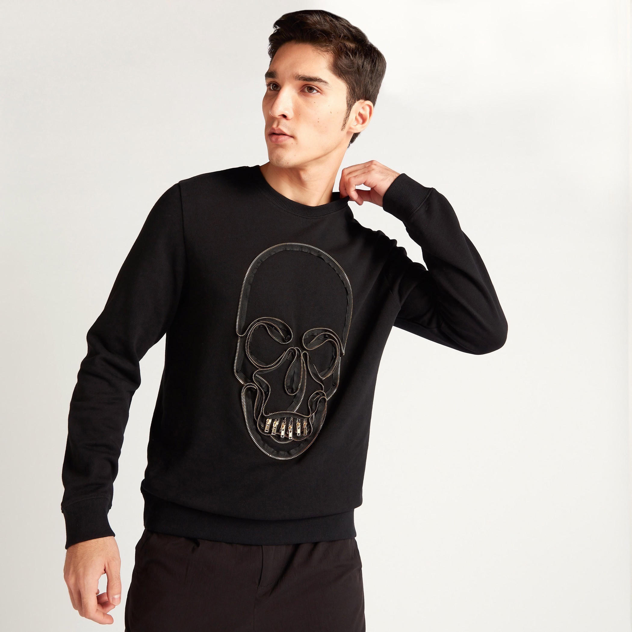 سويت شيرت مزيّن بياقة ضيقة وأكمام طويلة من آيكونيك-men-winterwear-hoodiesandsweatshirts-image-1