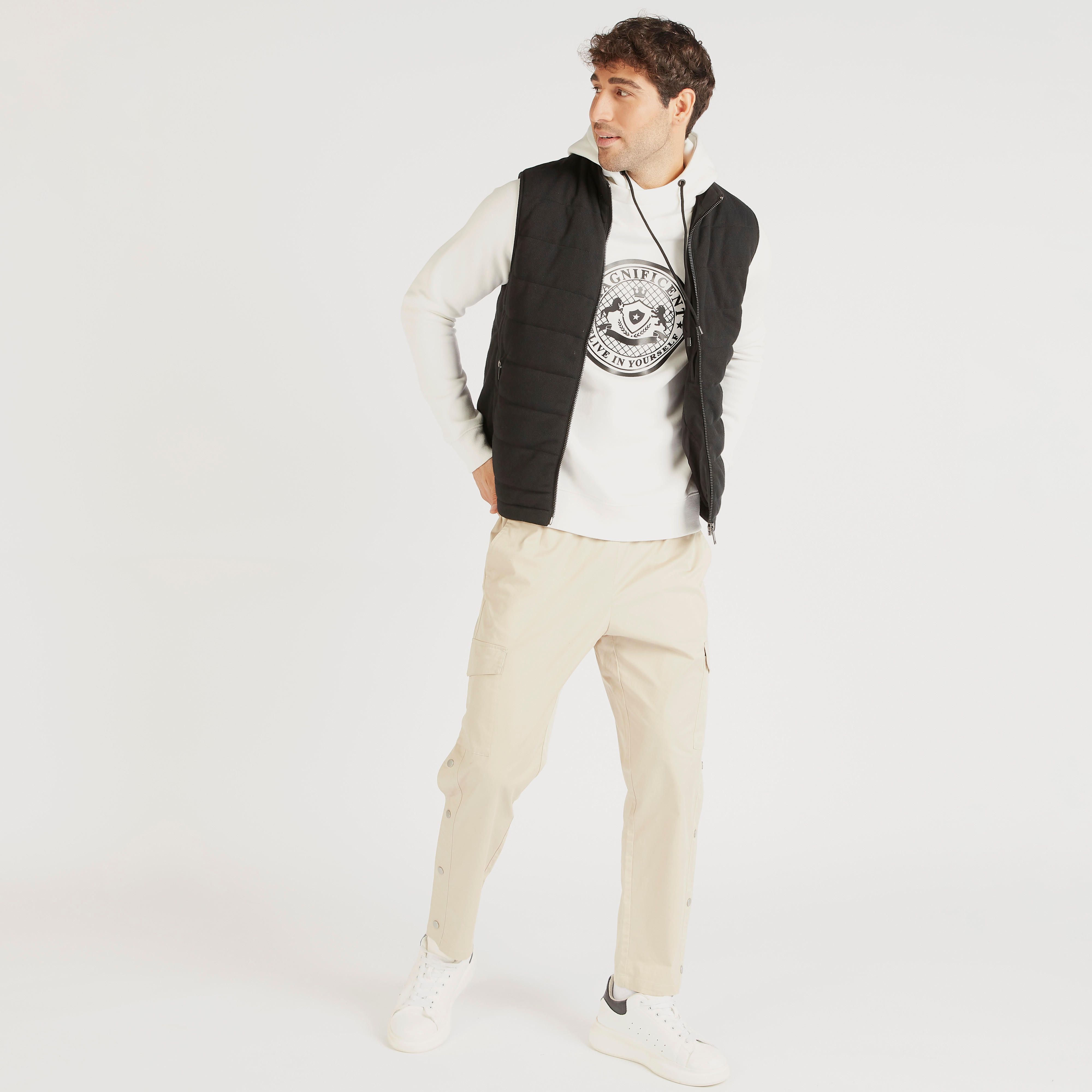 سويت شيرت بقبّعة وأكمام طويلة وطبعات-men-winterwear-hoodiesandsweatshirts-image-2