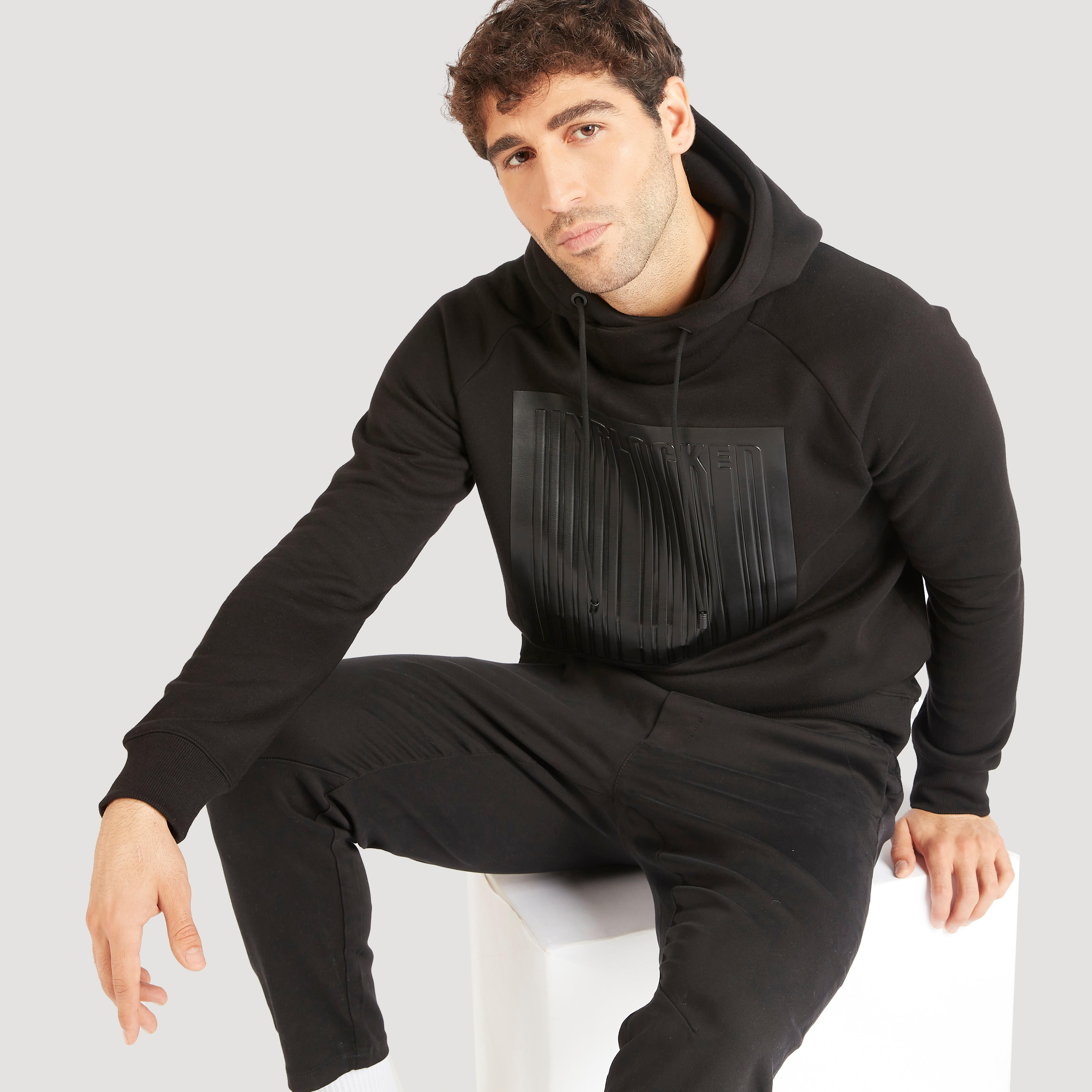 سويت شيرت بارز الملمس بقبعة وأكمام طويلة من آيكونيك-men-winterwear-hoodiesandsweatshirts-image-1