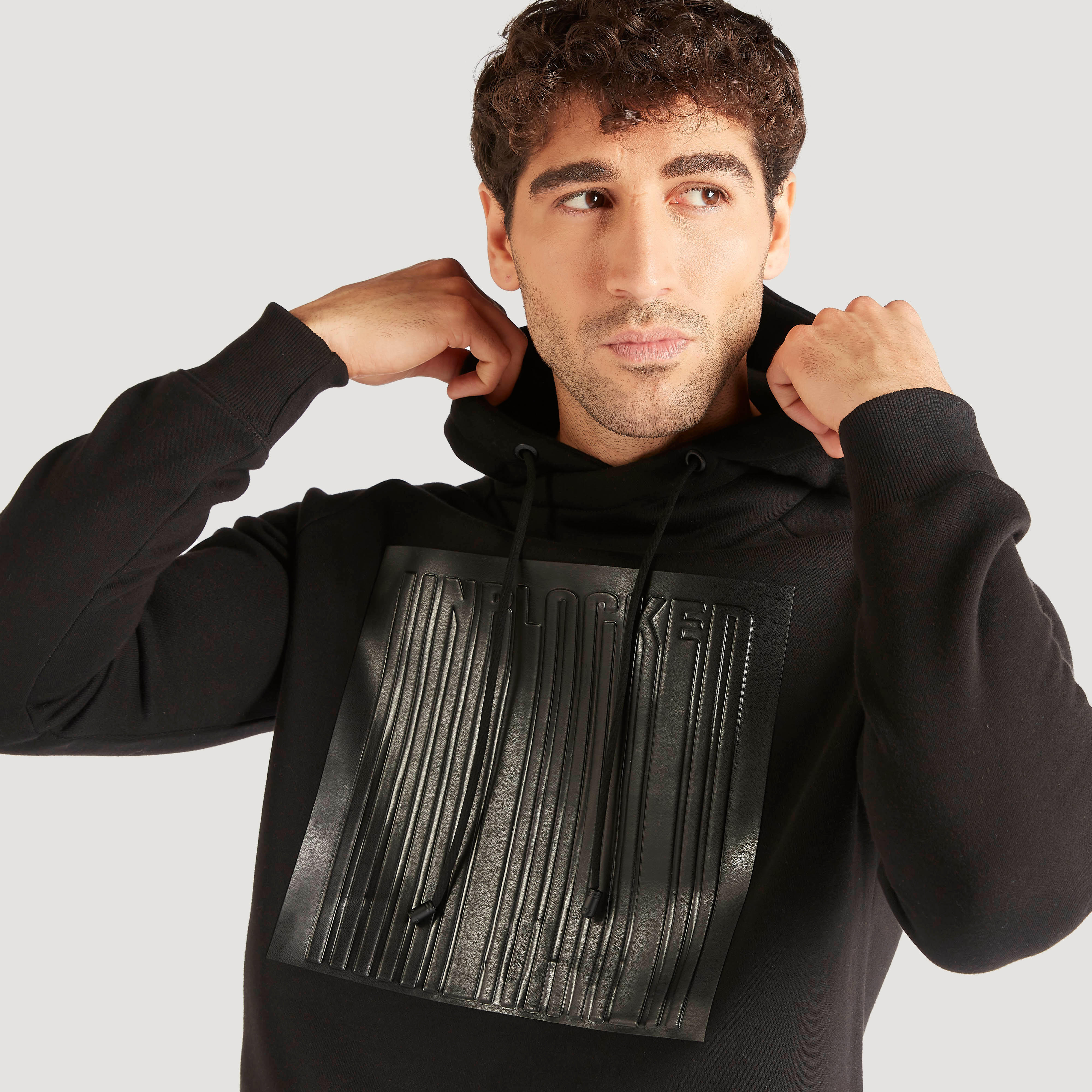 سويت شيرت بارز الملمس بقبعة وأكمام طويلة من آيكونيك-men-winterwear-hoodiesandsweatshirts-image-3