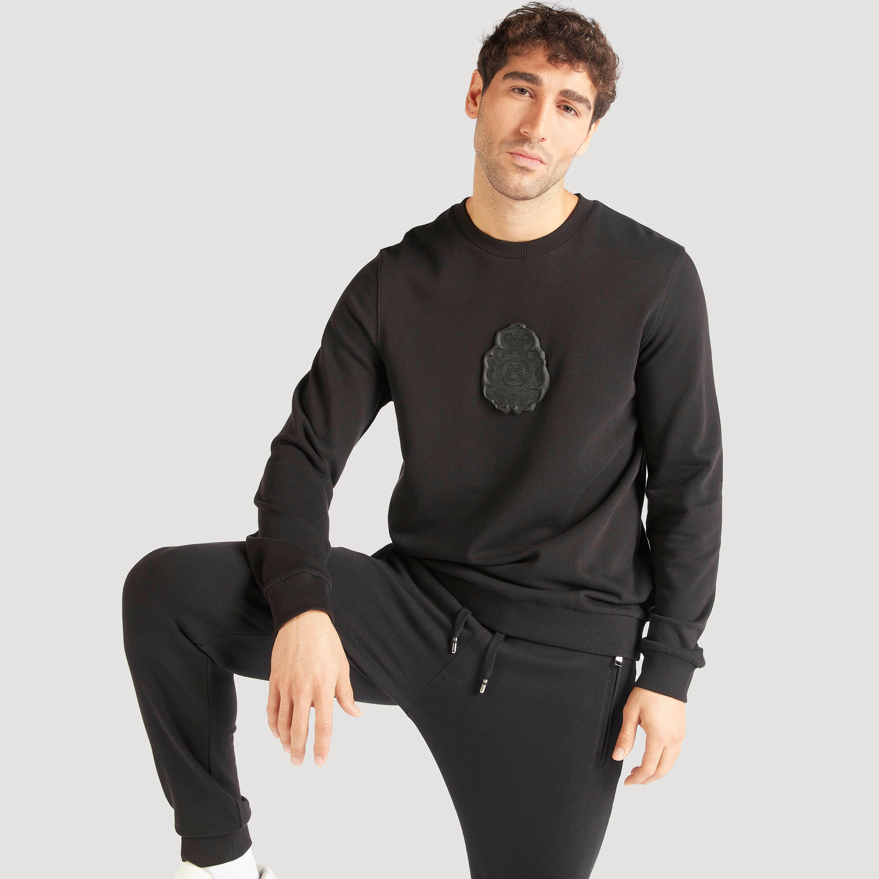 سويت شيرت بأكمام طويلة وياقة ضيّقة وتفاصيل مزخرفة من آيكونيك-men-winterwear-hoodiesandsweatshirts-image-7