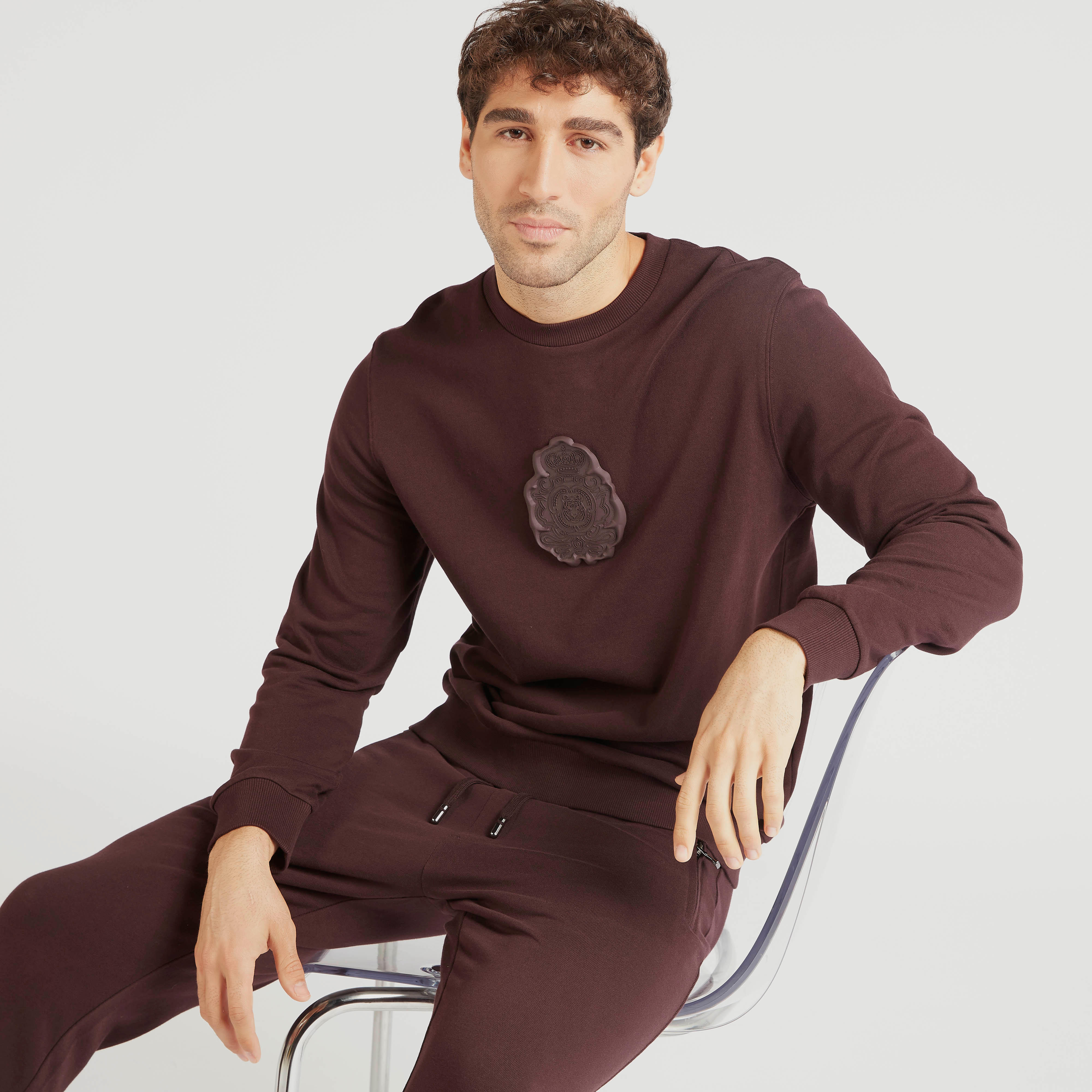 سويت شيرت بأكمام طويلة وياقة ضيّقة وتفاصيل مزخرفة من آيكونيك-men-winterwear-hoodiesandsweatshirts-image-1