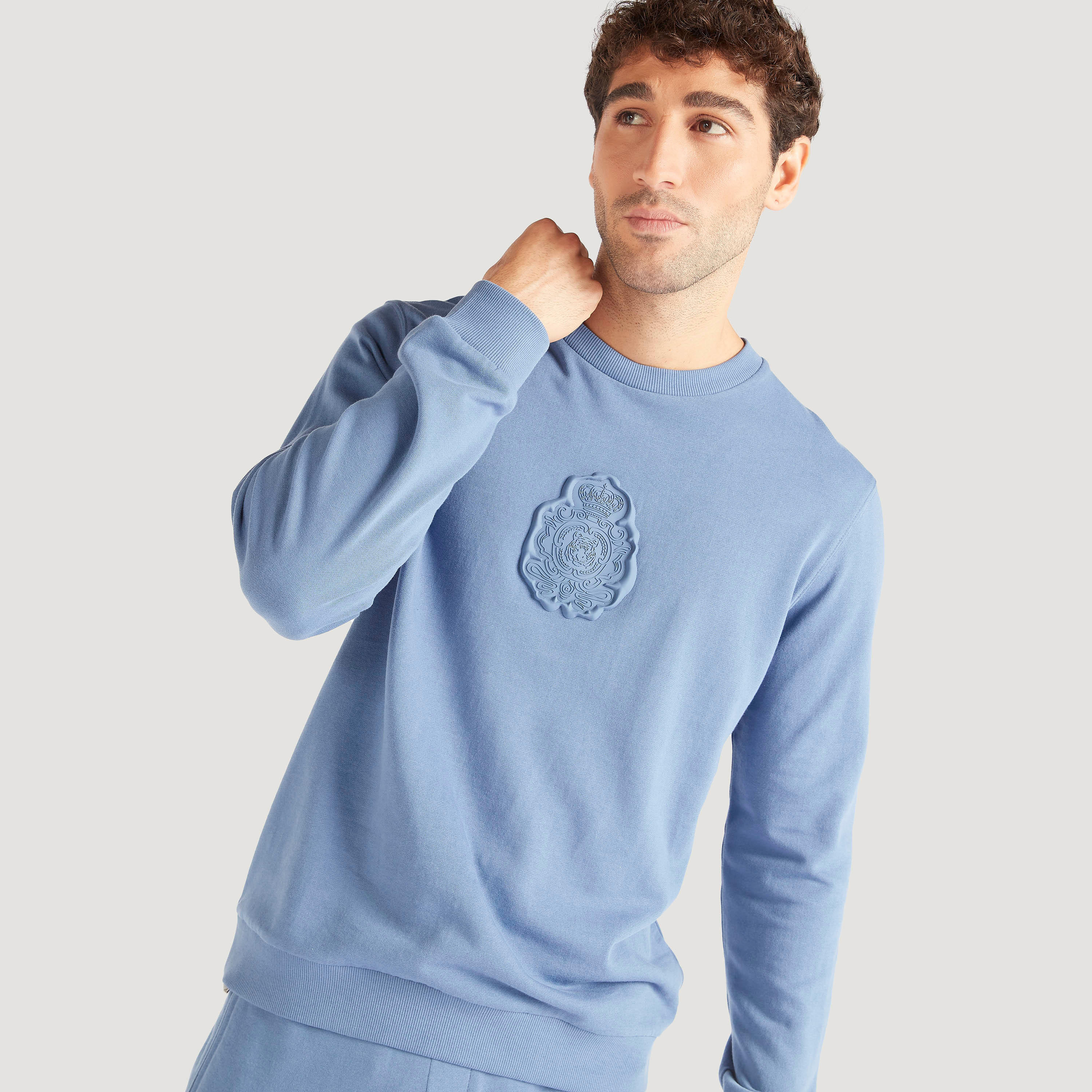 سويت شيرت بأكمام طويلة وياقة ضيّقة وتفاصيل مزخرفة من آيكونيك-men-winterwear-hoodiesandsweatshirts-image-17