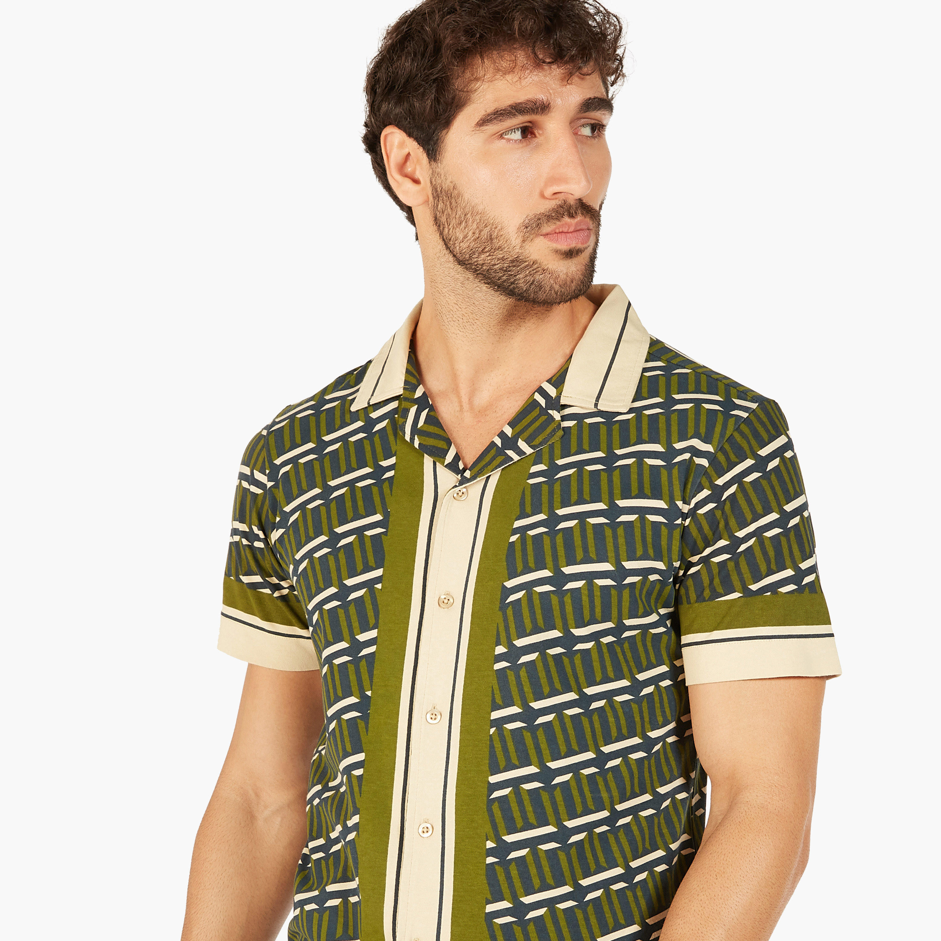 قميص بطبعات وأزرار إغلاق وأكمام قصيرة من آيكونيك-men-clothing-shirts-image-3