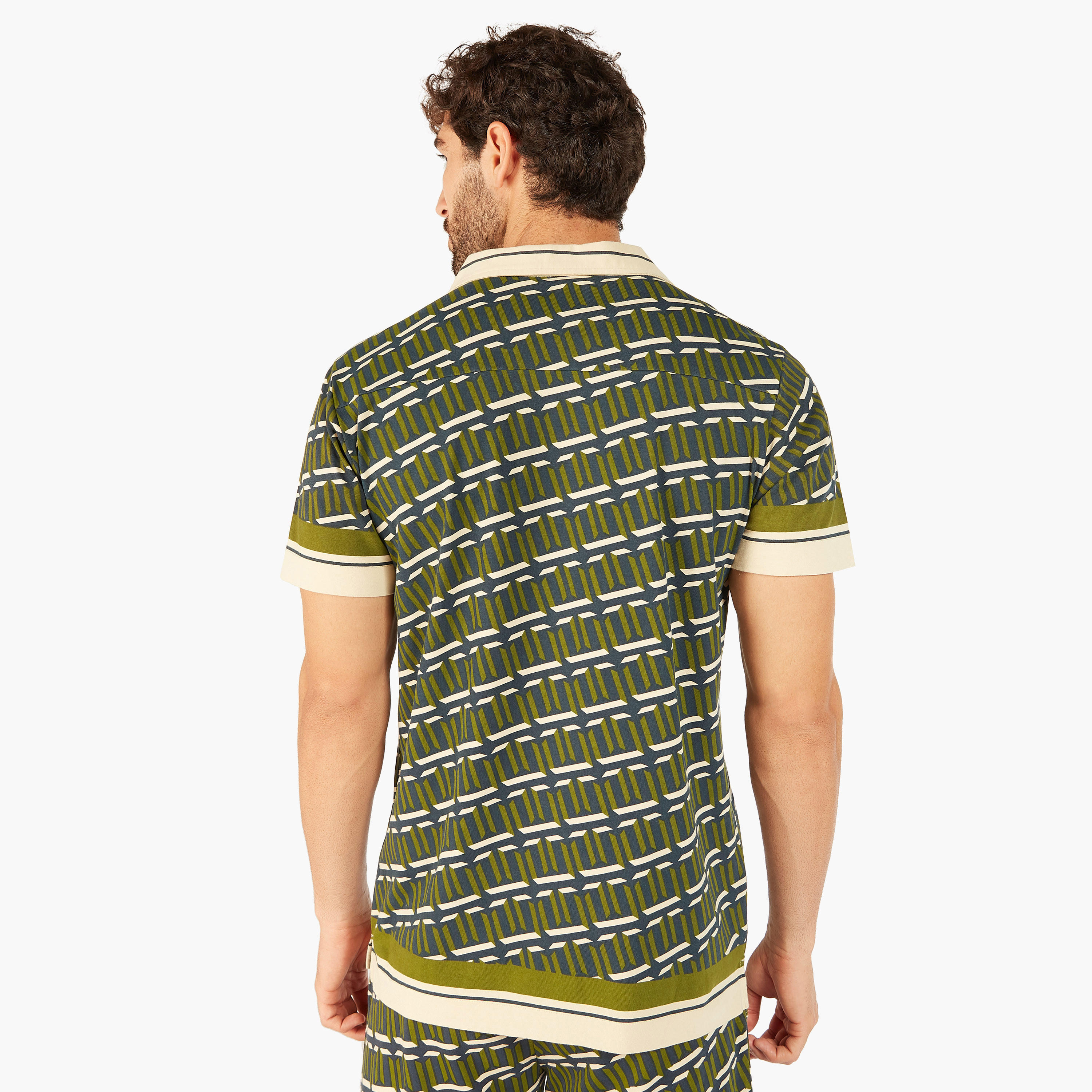 قميص بطبعات وأزرار إغلاق وأكمام قصيرة من آيكونيك-men-clothing-shirts-image-4