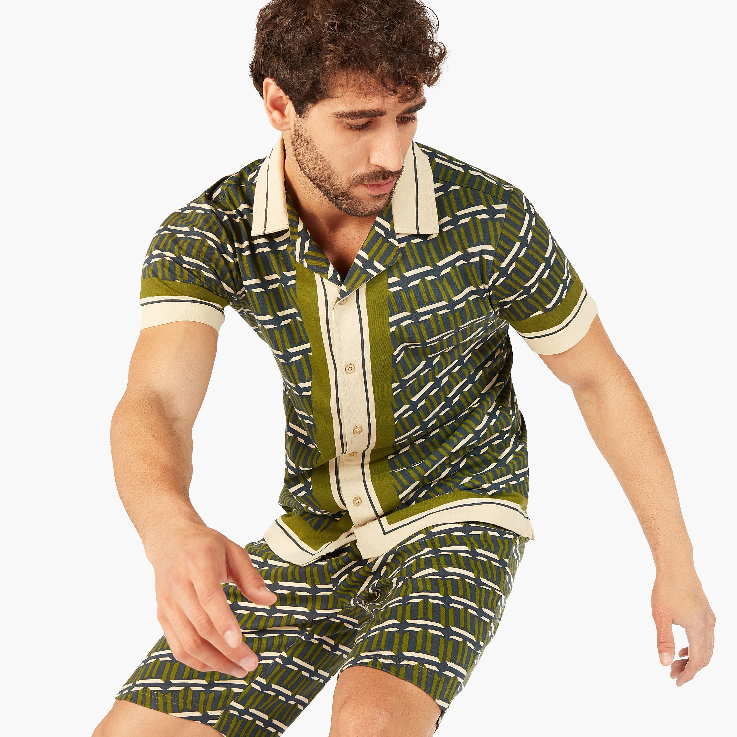 قميص بطبعات وأزرار إغلاق وأكمام قصيرة من آيكونيك-men-clothing-shirts-image-5