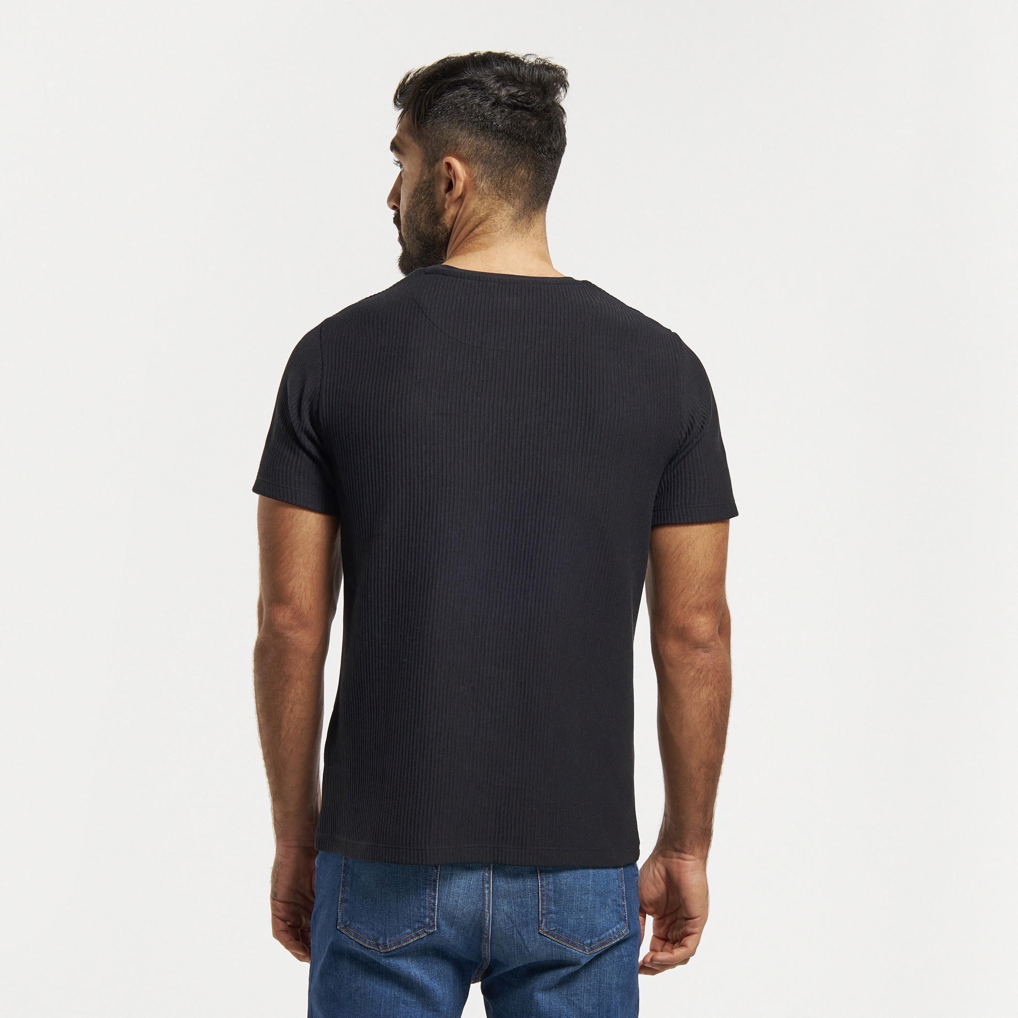 تيشيرت بارز الملمس بياقة ضيّقة وأكمام قصيرة من آيكونيك-men-clothing-tshirtsandpolos-tshirts-image-3