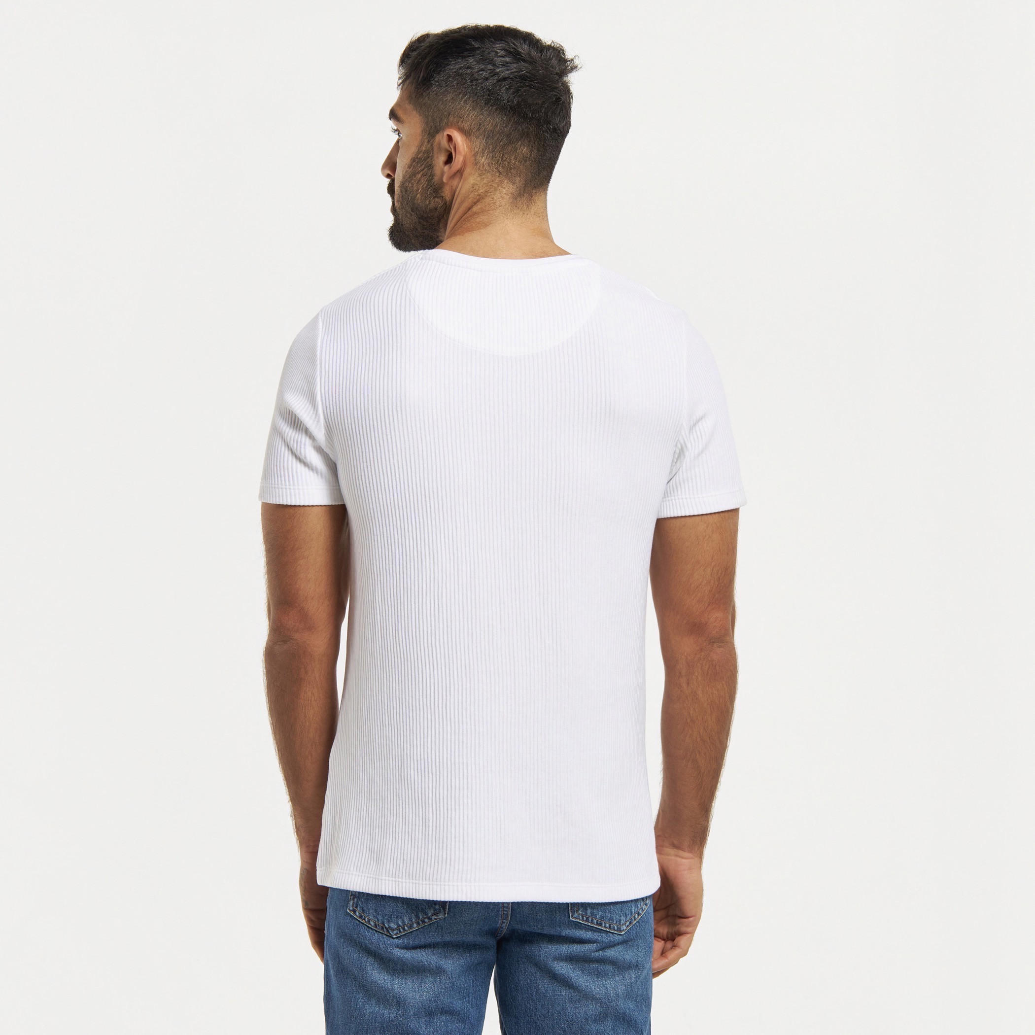 تيشيرت بارز الملمس بياقة ضيّقة وأكمام قصيرة من آيكونيك-men-clothing-tshirtsandpolos-tshirts-image-7