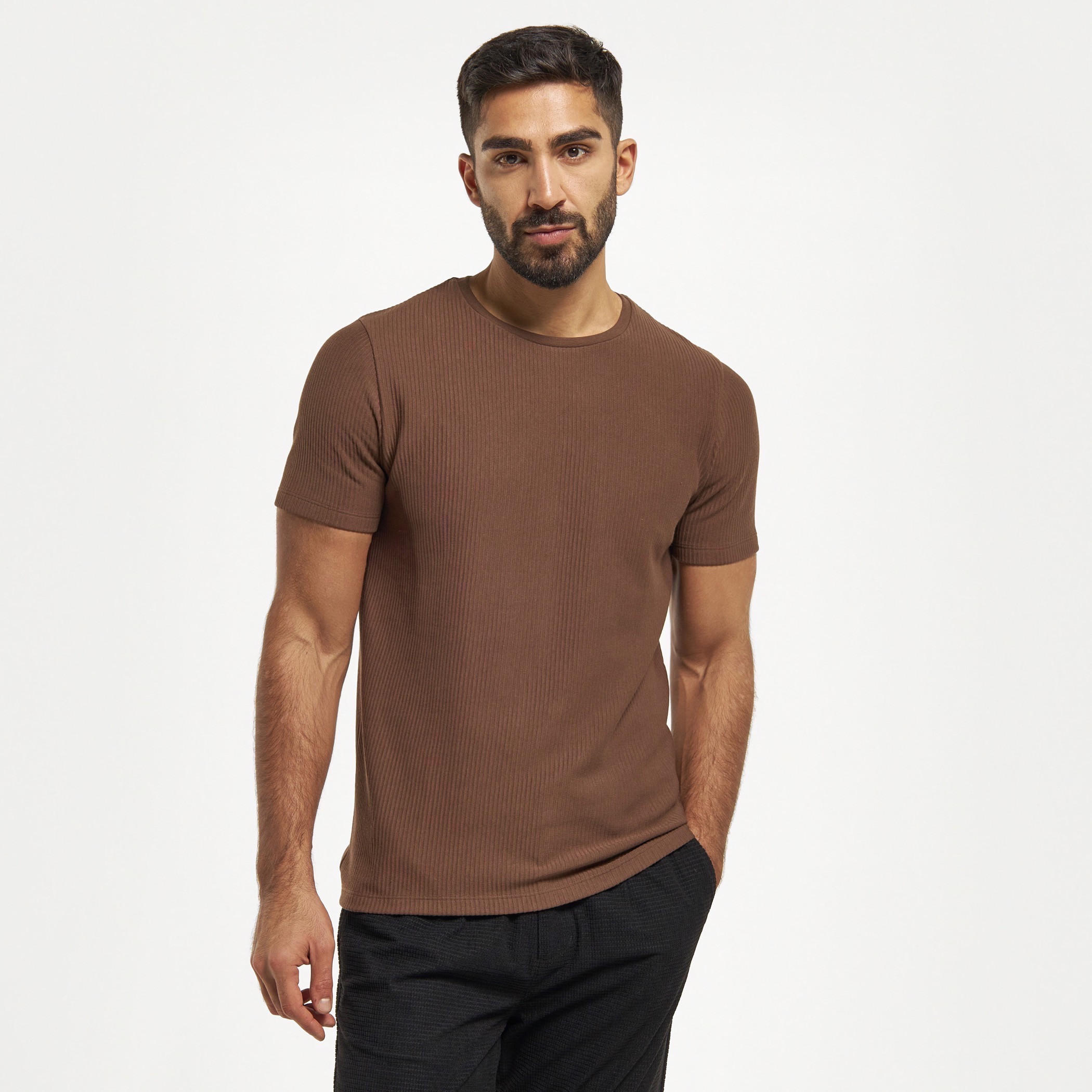 تيشيرت بارز الملمس بياقة ضيّقة وأكمام قصيرة من آيكونيك-men-clothing-tshirtsandpolos-tshirts-image-13