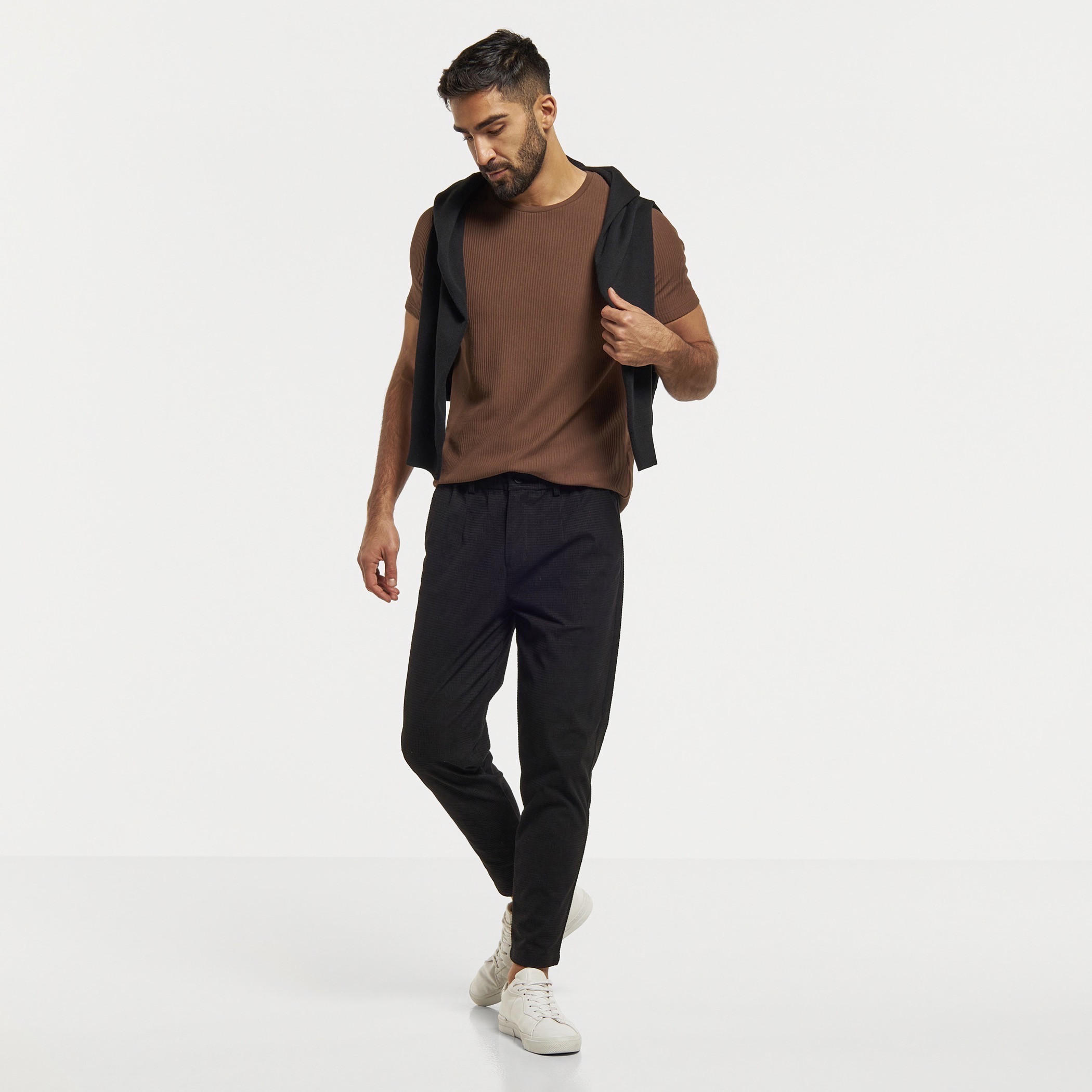 تيشيرت بارز الملمس بياقة ضيّقة وأكمام قصيرة من آيكونيك-men-clothing-tshirtsandpolos-tshirts-image-14
