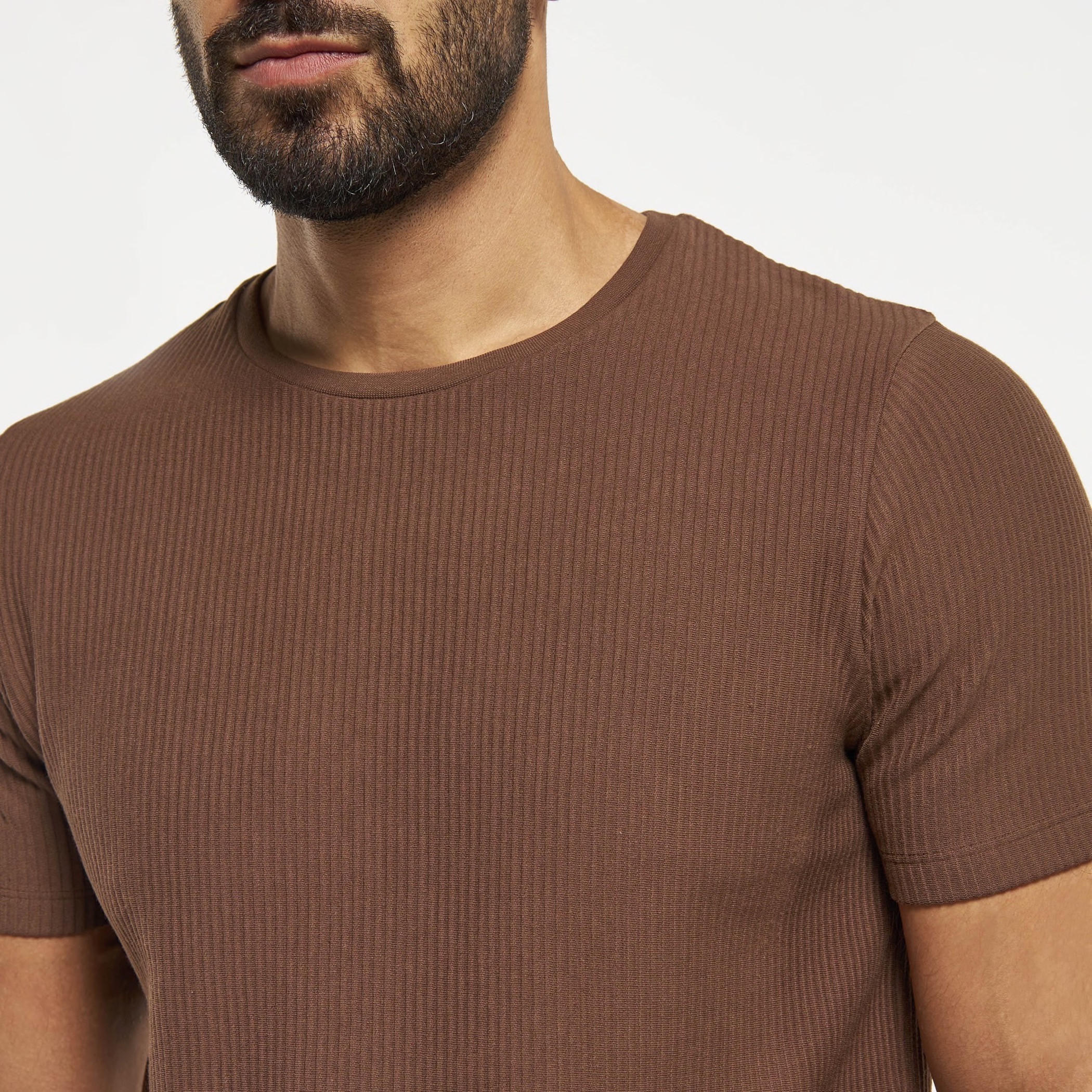 تيشيرت بارز الملمس بياقة ضيّقة وأكمام قصيرة من آيكونيك-men-clothing-tshirtsandpolos-tshirts-image-16