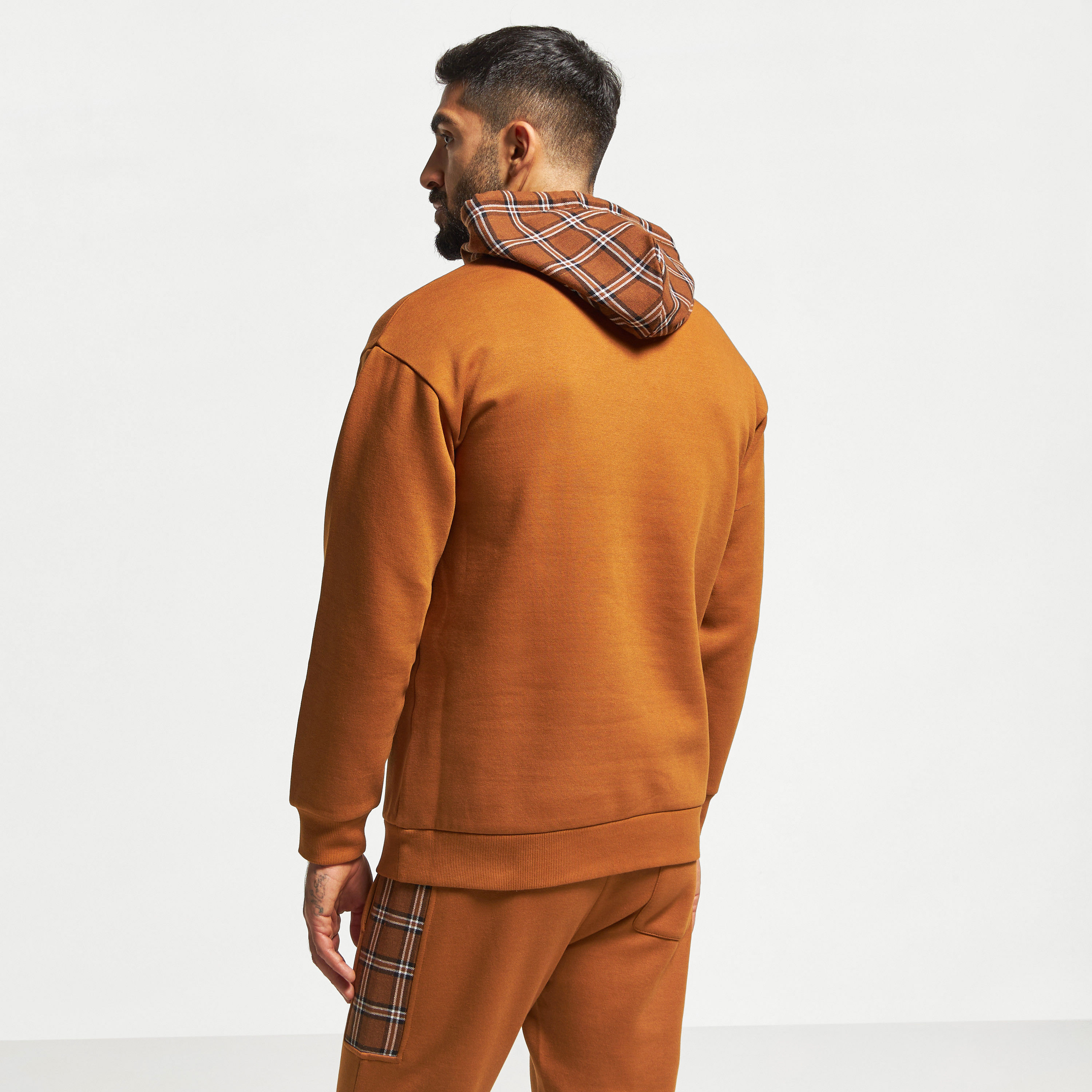 Iconic Solid Hoodie with Drawstring Detail and Kangaroo Pocket-men-winterwear-hoodiesandsweatshirts-image-3