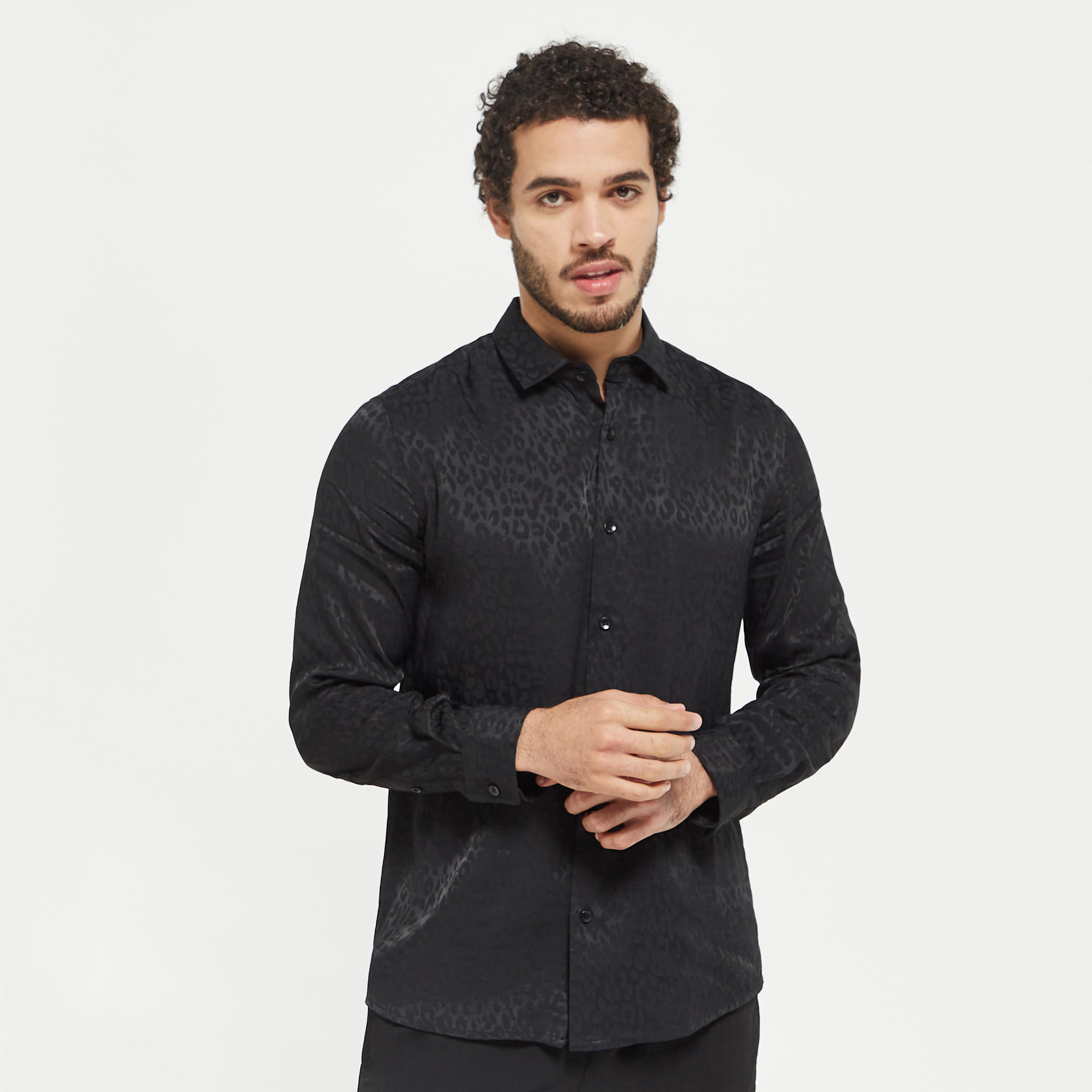 قميص رايون بياقة عادية وأكمام طويلة وطبعات من آيكونيك-men-clothing-shirts-image-1
