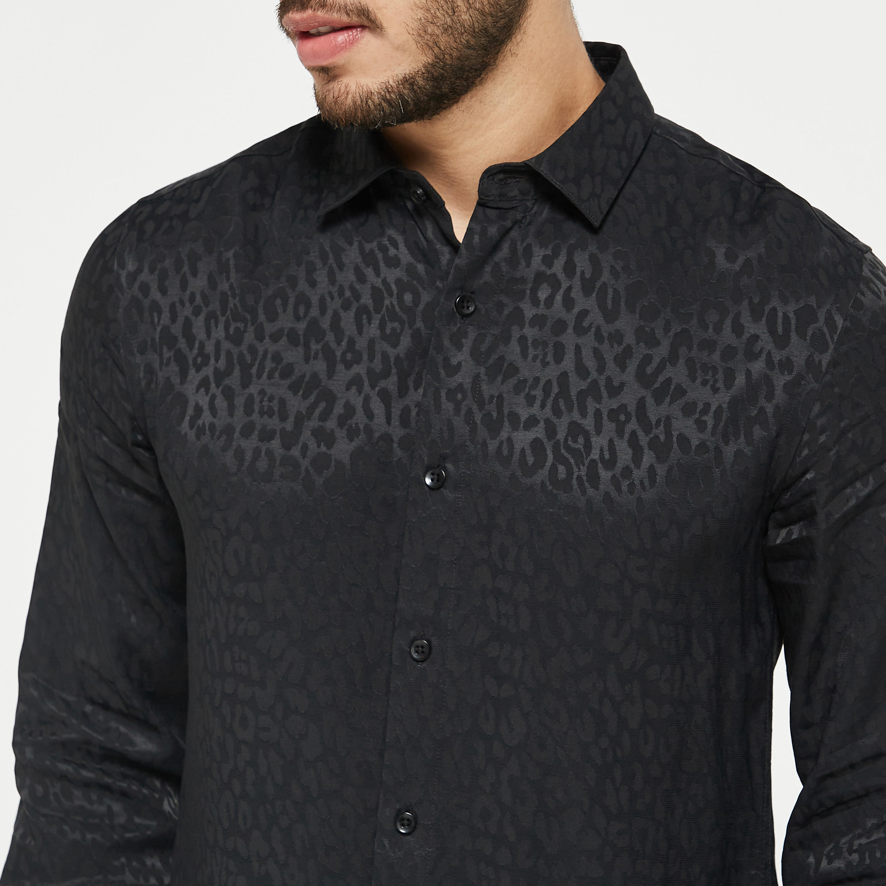 قميص رايون بياقة عادية وأكمام طويلة وطبعات من آيكونيك-men-clothing-shirts-image-4