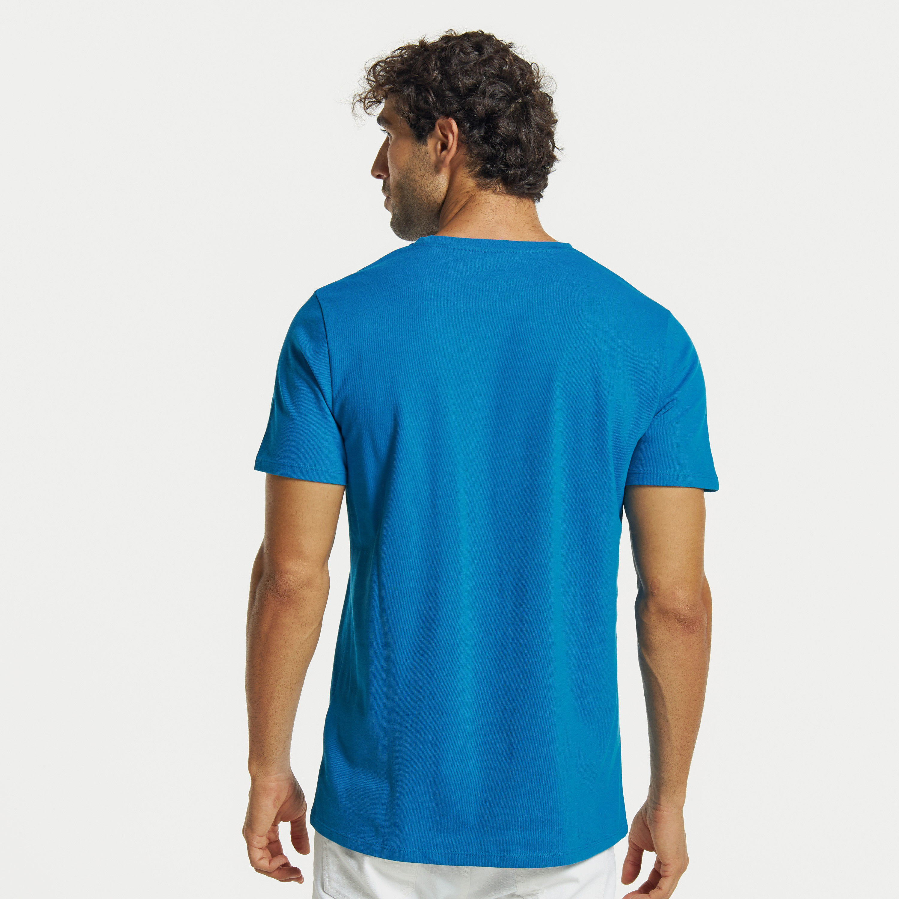 تيشيرت بياقة ضيّقة وأكمام قصيرة وطبعات من آيكونيك-men-clothing-tshirtsandpolos-tshirts-image-3