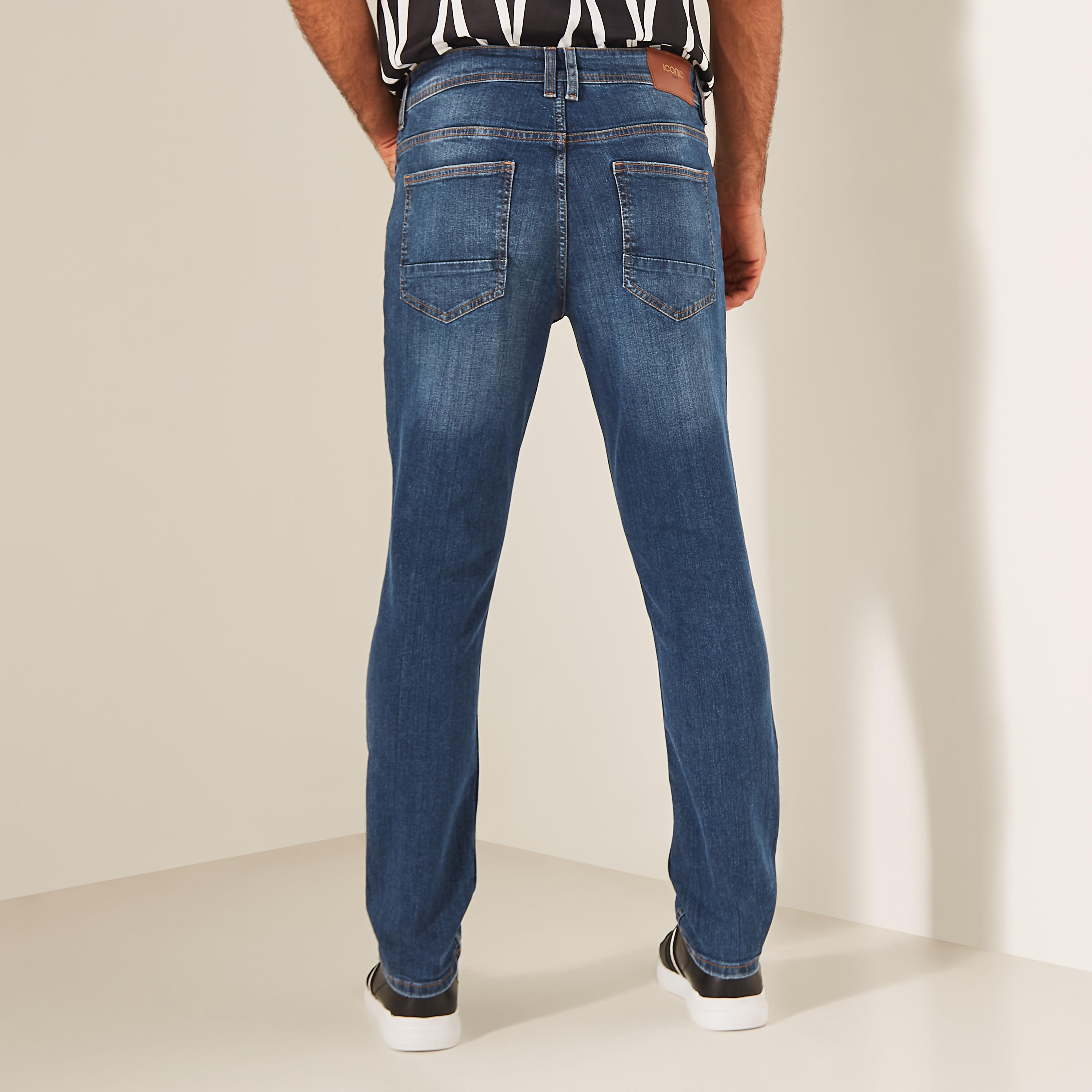 بنطلون جينز بقصة سليم وزر إغلاق-men-clothing-jeans-image-11