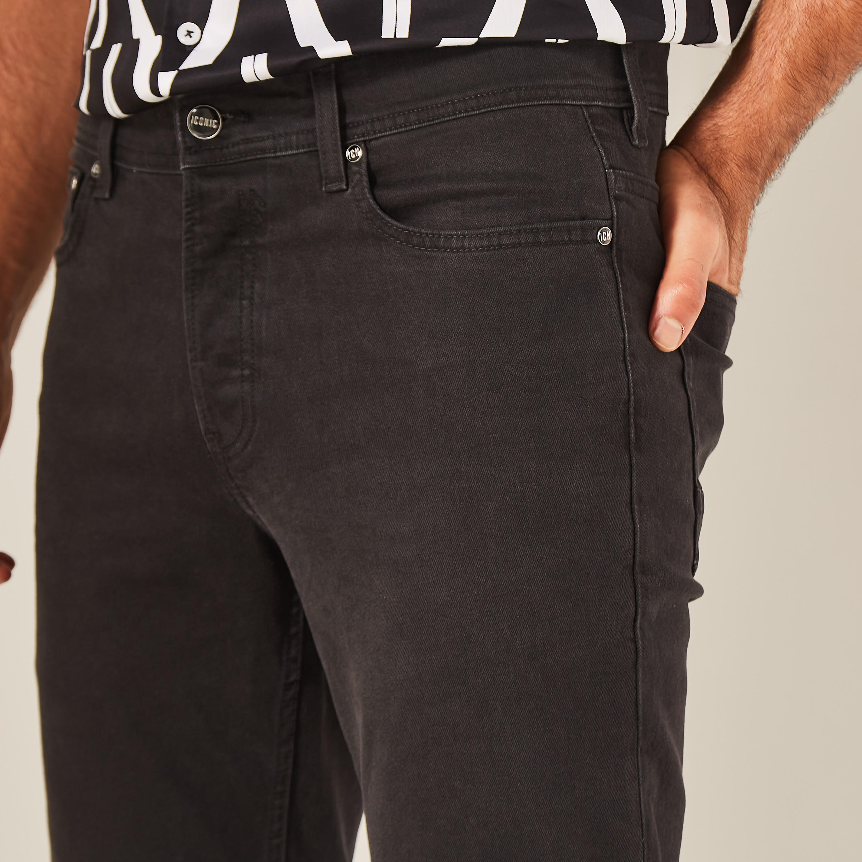 بنطلون جينز بقصة سليم وزر إغلاق-men-clothing-jeans-image-16