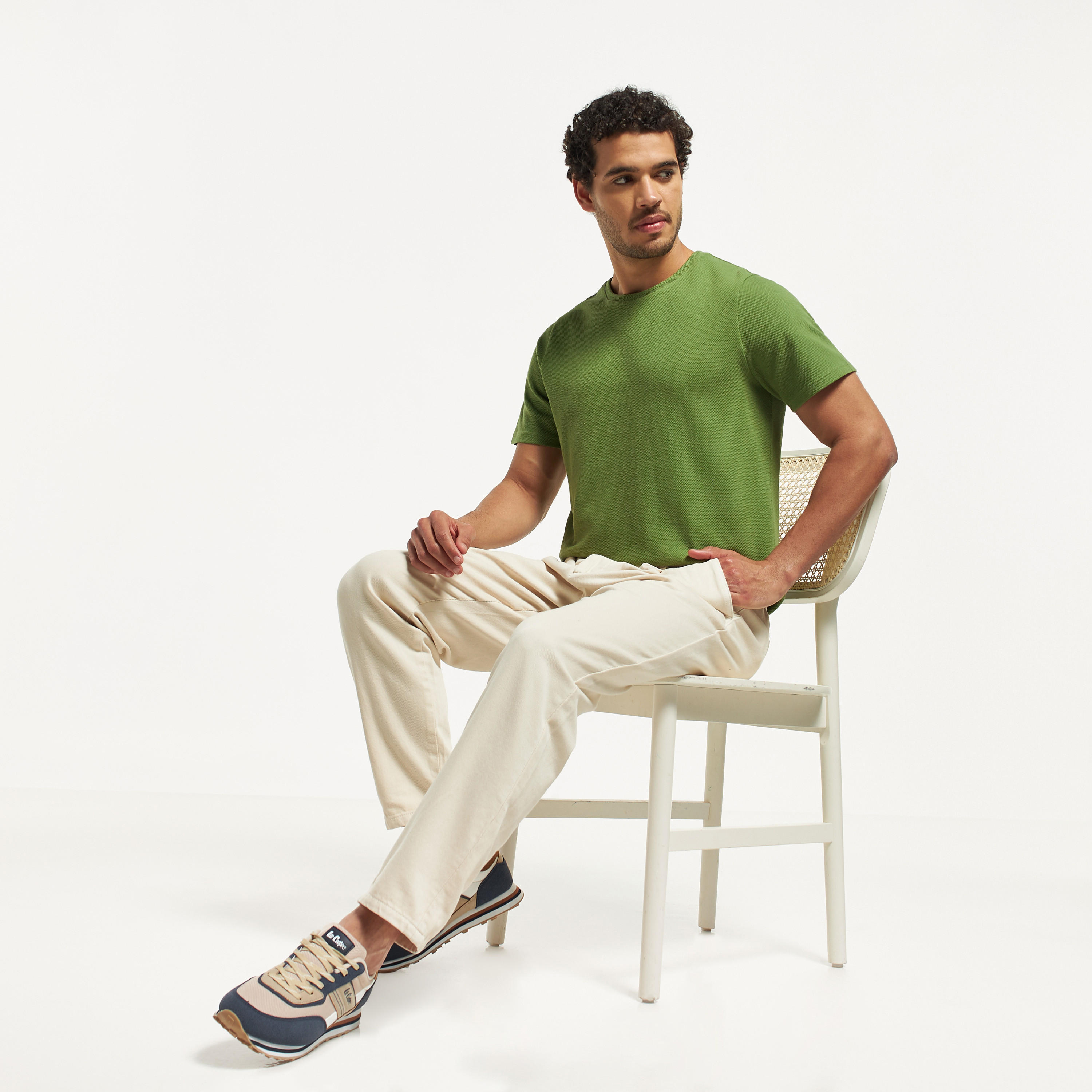 تيشيرت بارز الملمس بياقة ضيّقة وأكمام قصيرة من آيكونك-men-clothing-tshirtsandpolos-tshirts-image-2