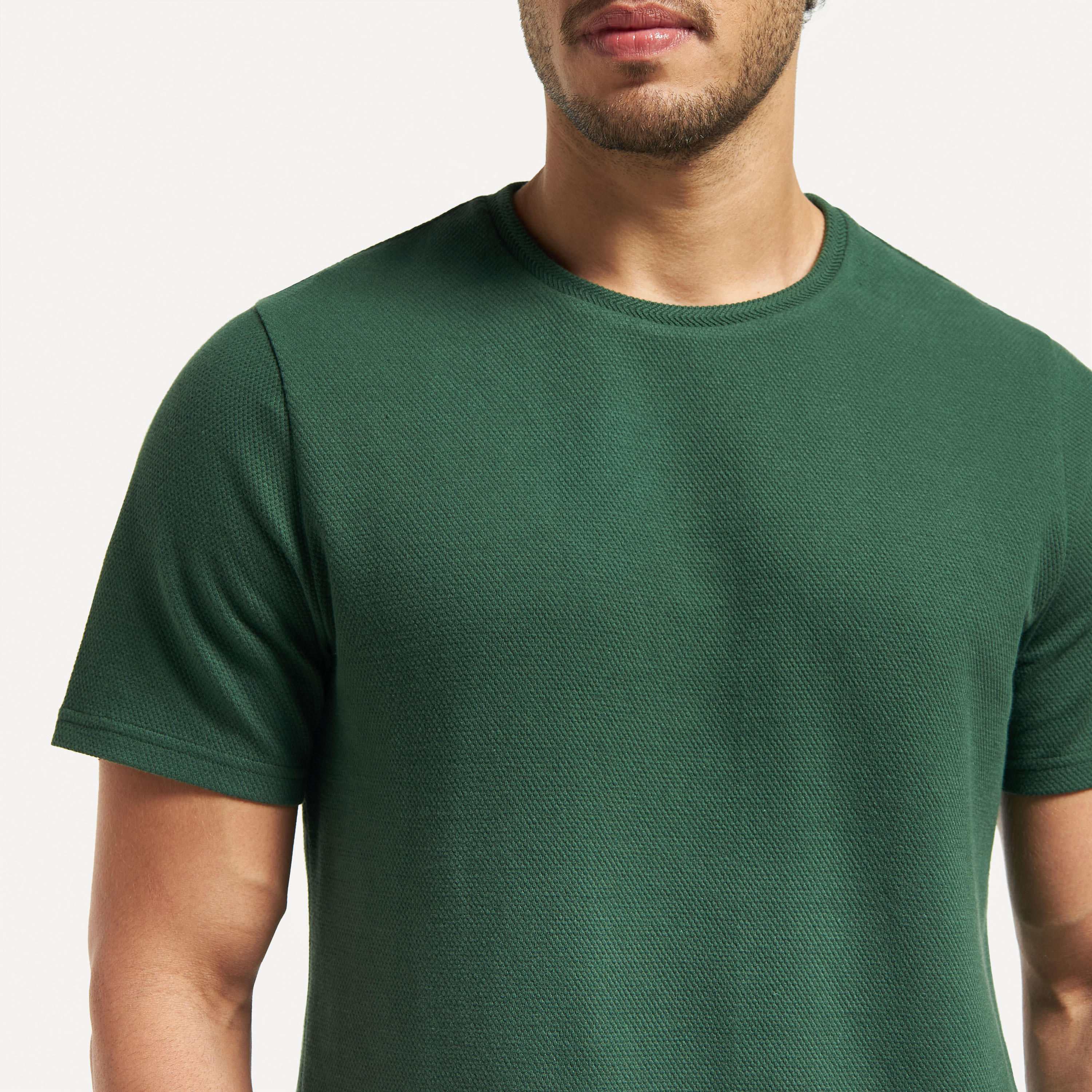 تيشيرت بارز الملمس بياقة ضيّقة وأكمام قصيرة من آيكونك-men-clothing-tshirtsandpolos-tshirts-image-8