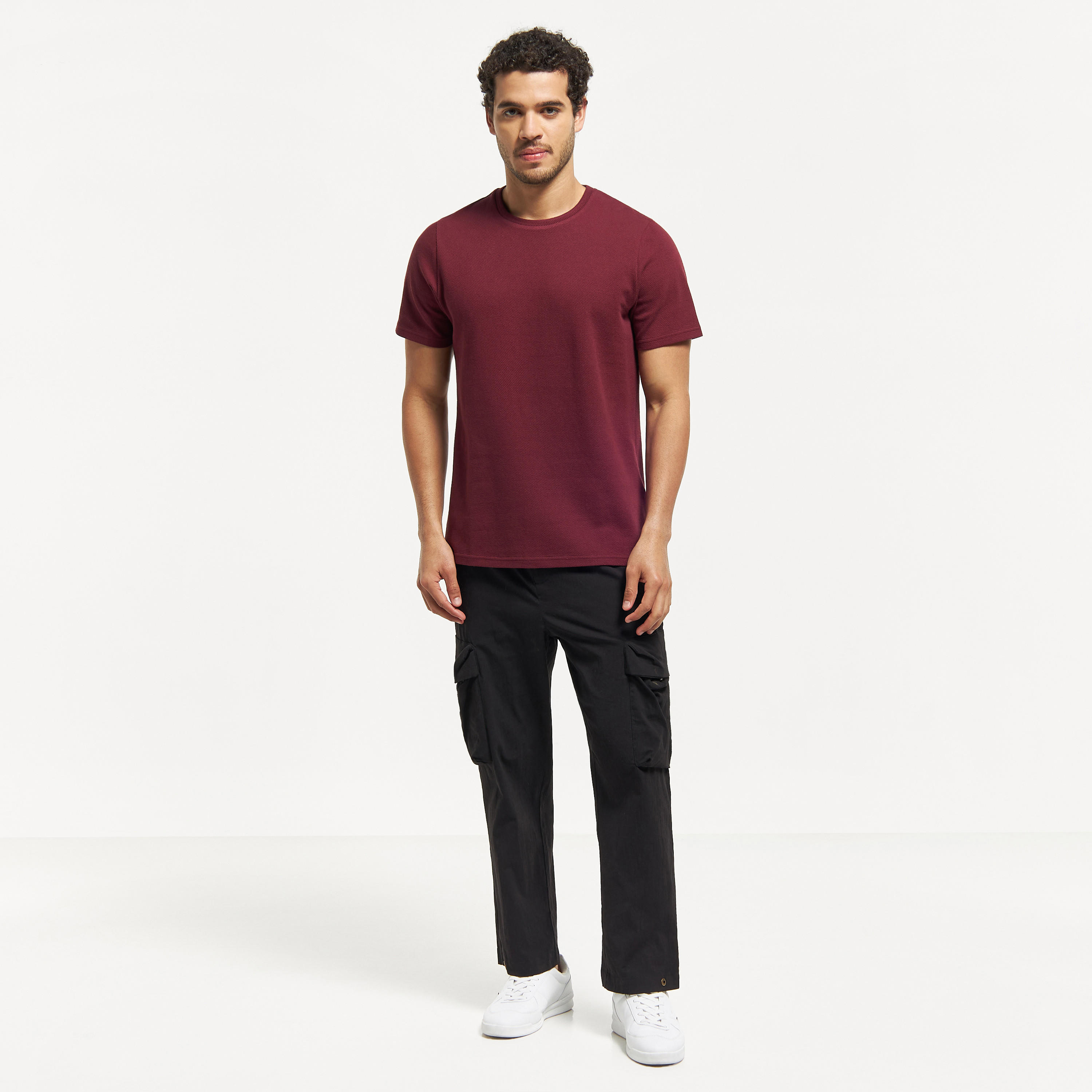 تيشيرت بارز الملمس بياقة ضيّقة وأكمام قصيرة من آيكونك-men-clothing-tshirtsandpolos-tshirts-image-10