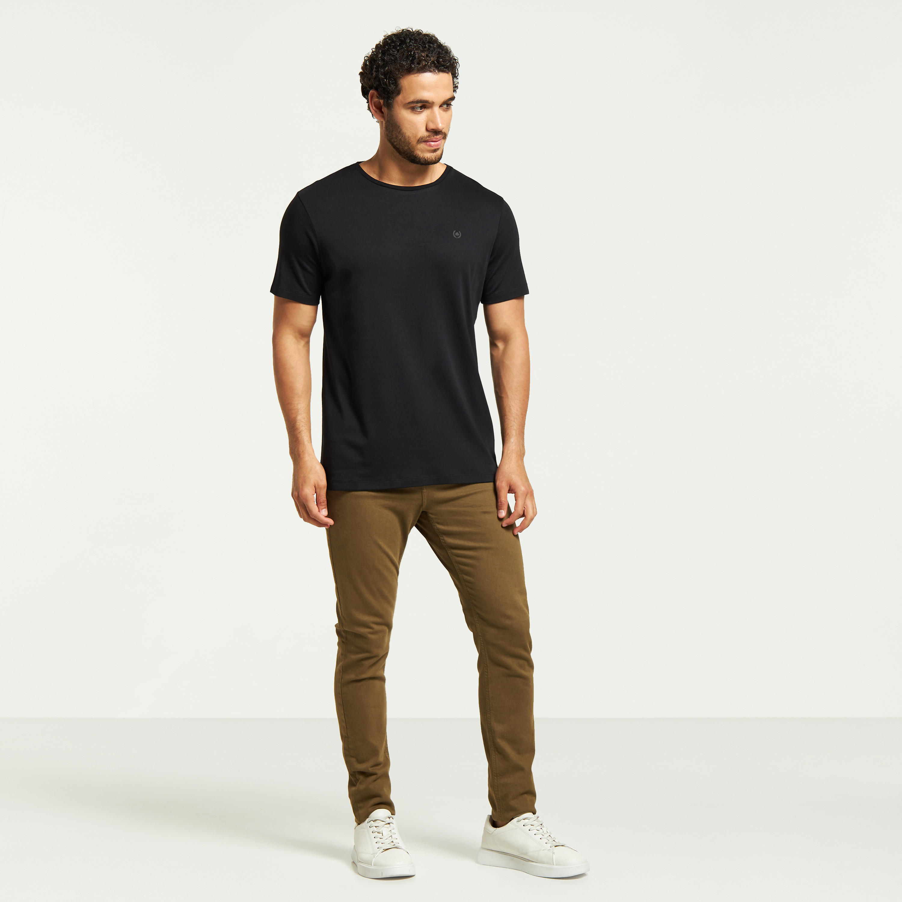 تيشيرت بياقة ضيّقة وأكمام قصيرة من آيكونيك-men-clothing-tshirtsandpolos-tshirts-image-6