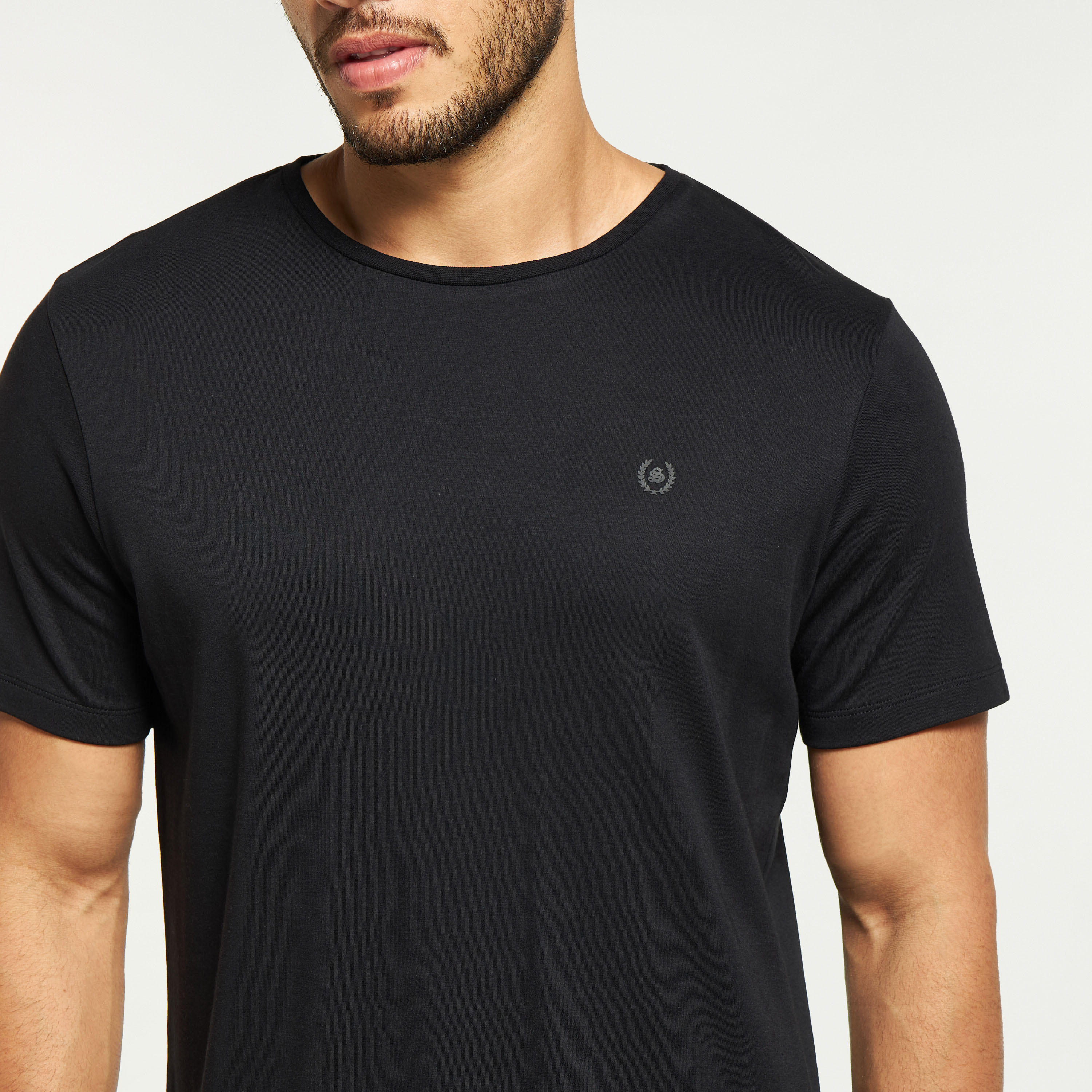 تيشيرت بياقة ضيّقة وأكمام قصيرة من آيكونيك-men-clothing-tshirtsandpolos-tshirts-image-8