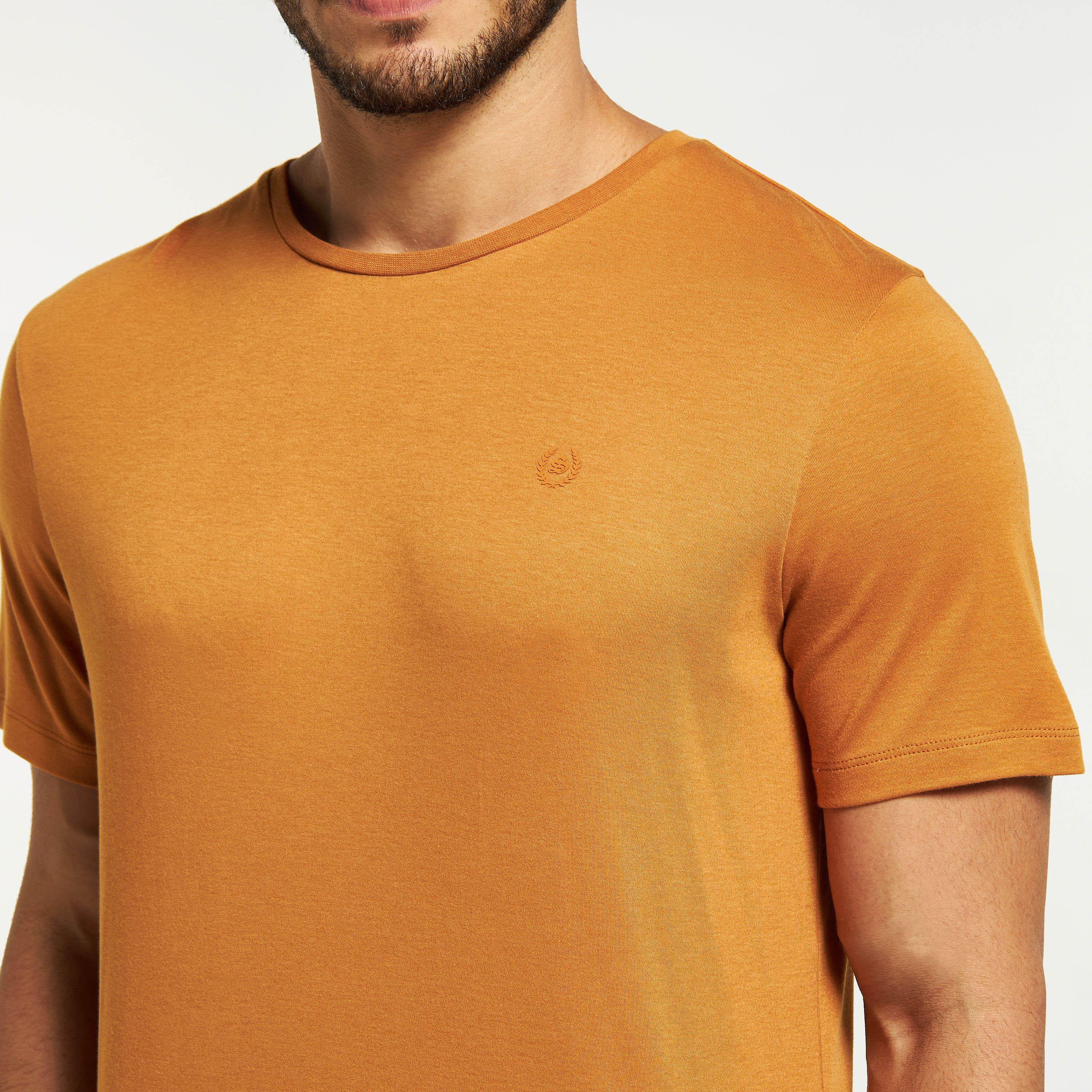 تيشيرت بياقة ضيّقة وأكمام قصيرة من آيكونيك-men-clothing-tshirtsandpolos-tshirts-image-16