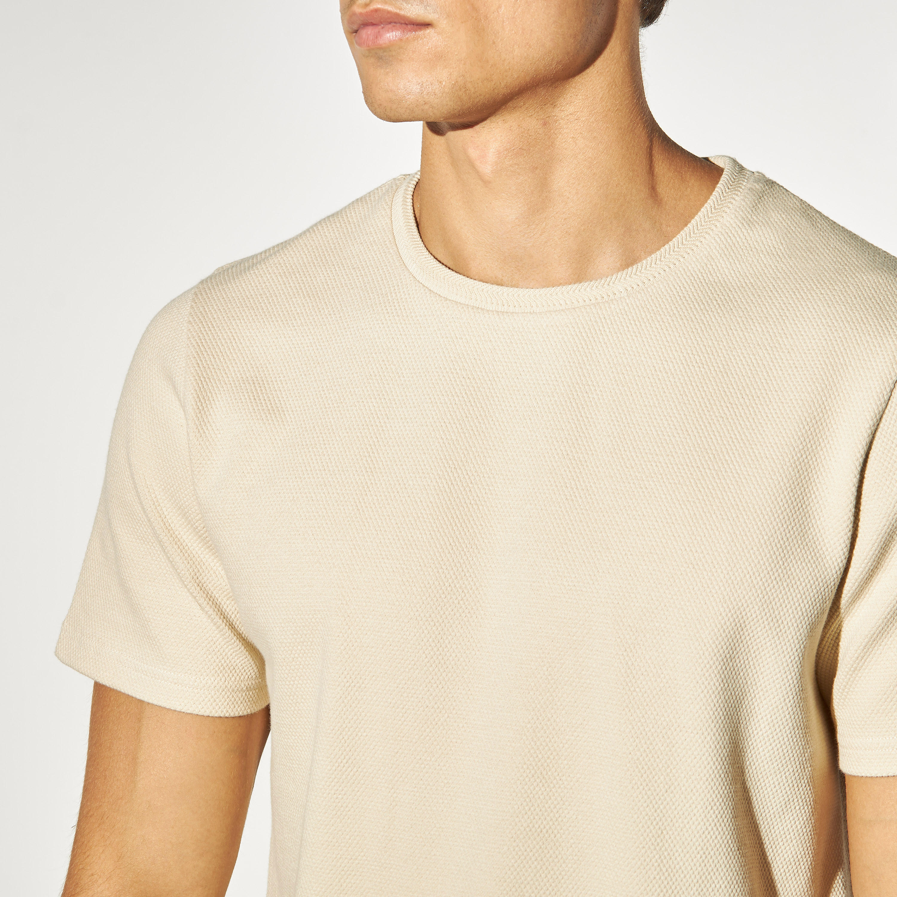 تيشيرت بارز الملمس بياقة ضيّقة وأكمام قصيرة من آيكونيك-men-clothing-tshirtsandpolos-tshirts-image-4