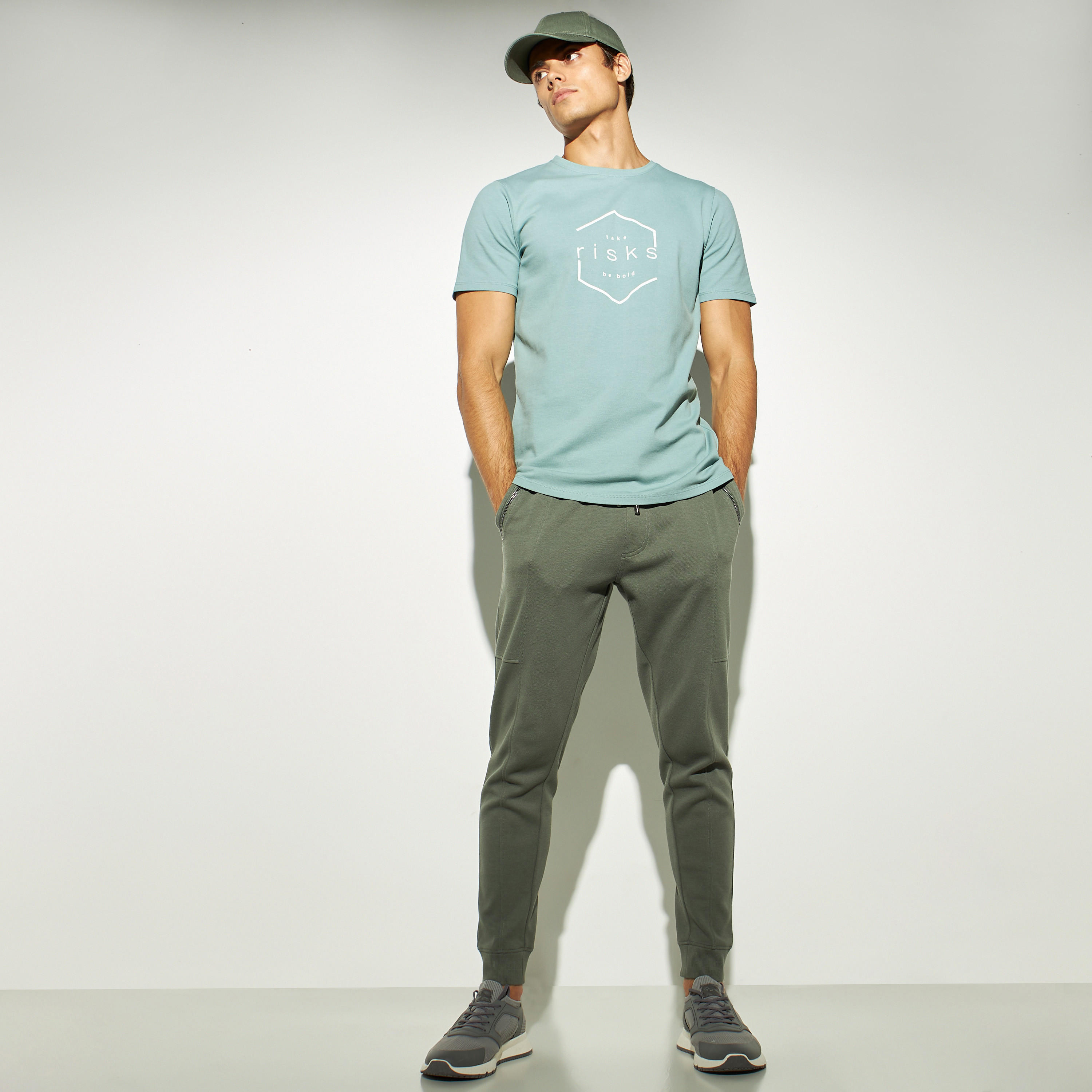 تيشيرت بطبعات بياقة ضيّقة من آيكونيك-men-clothing-tshirtsandpolos-tshirts-image-2