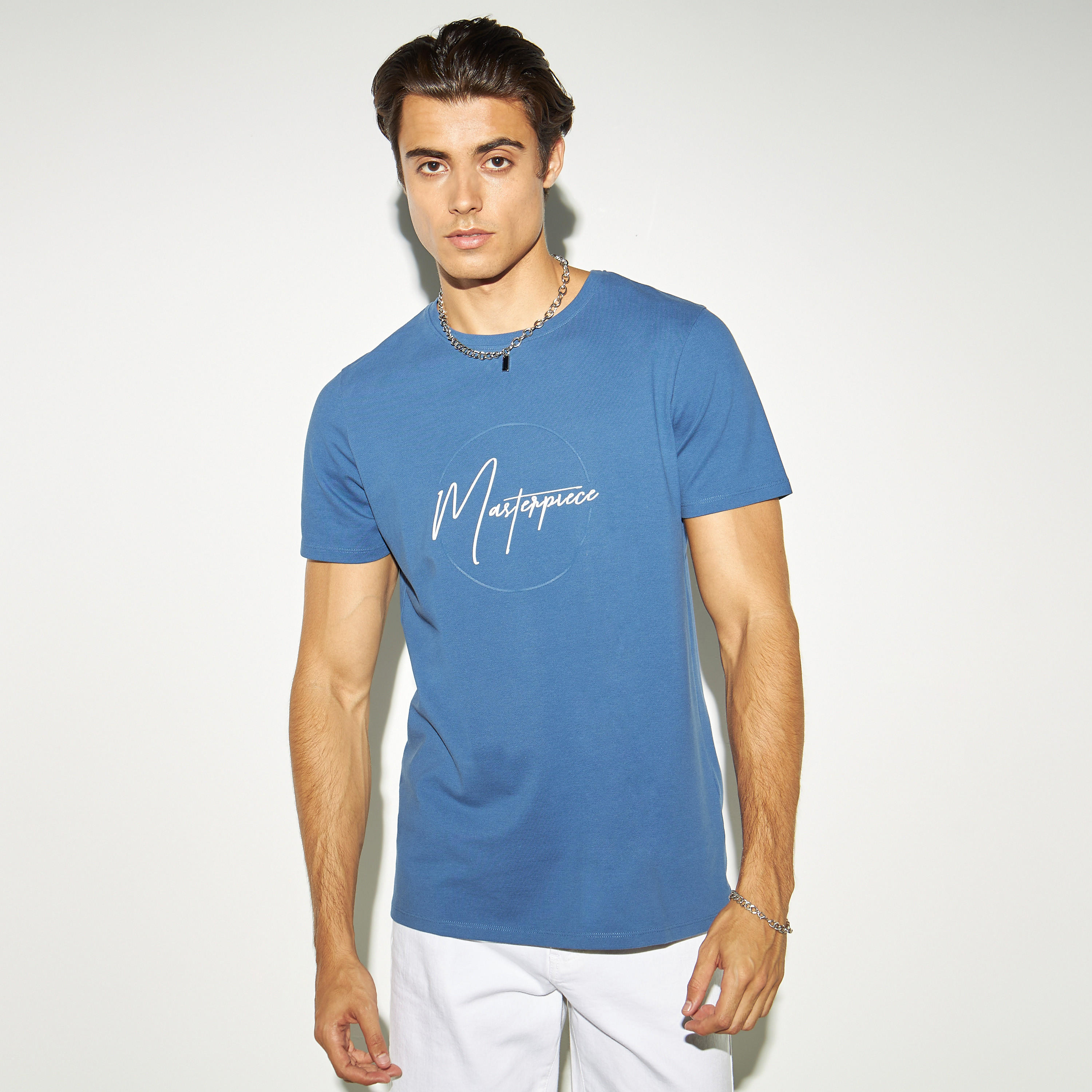 تيشيرت بياقة ضيّقة وطبعات من آيكونك-men-clothing-tshirtsandpolos-tshirts-image-1