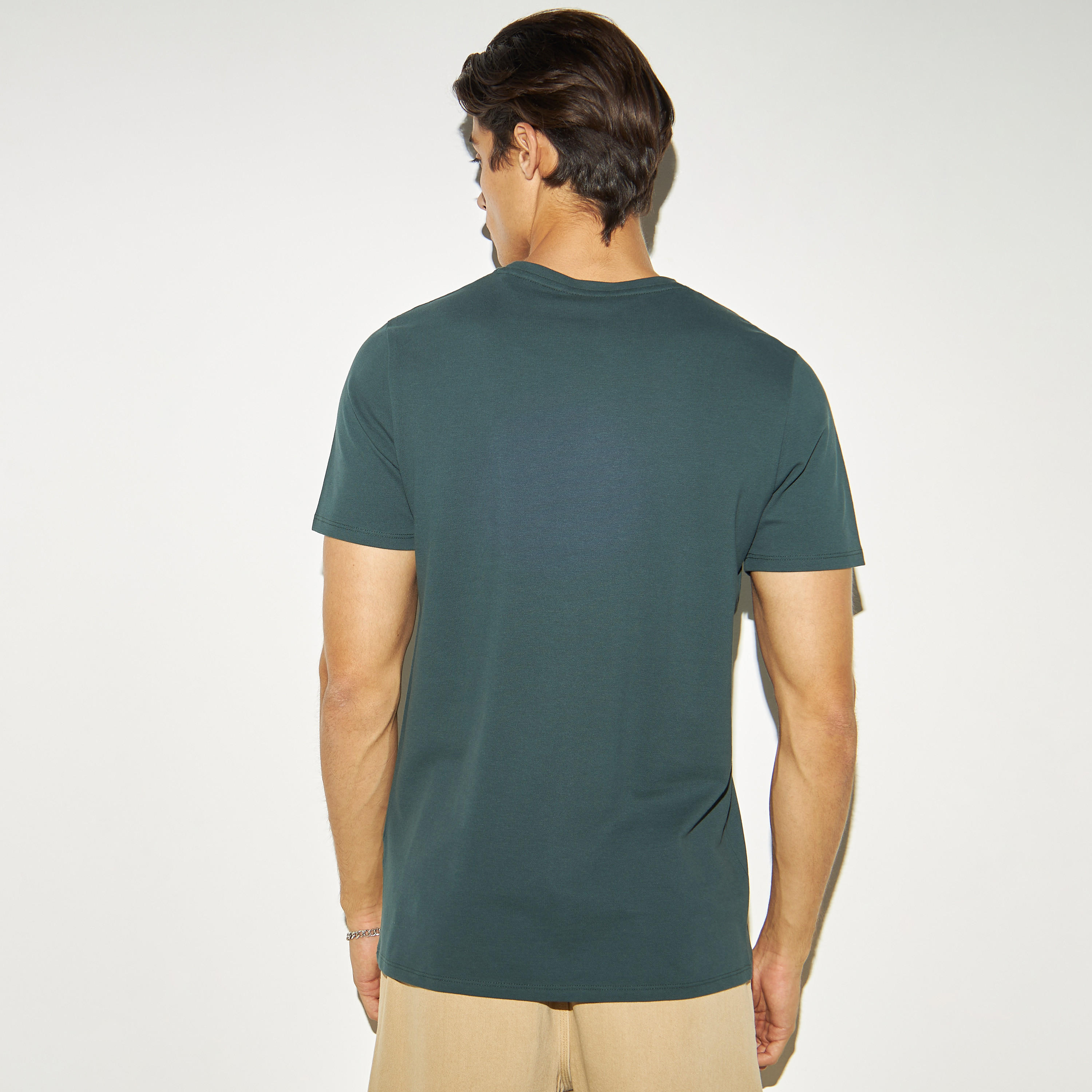 تيشيرت بيكيه بياقة ضيقة بيكيه وأكمام قصيرة وطبعات تايبوجرافيك من آيكونيك-men-clothing-tshirtsandpolos-tshirts-image-3