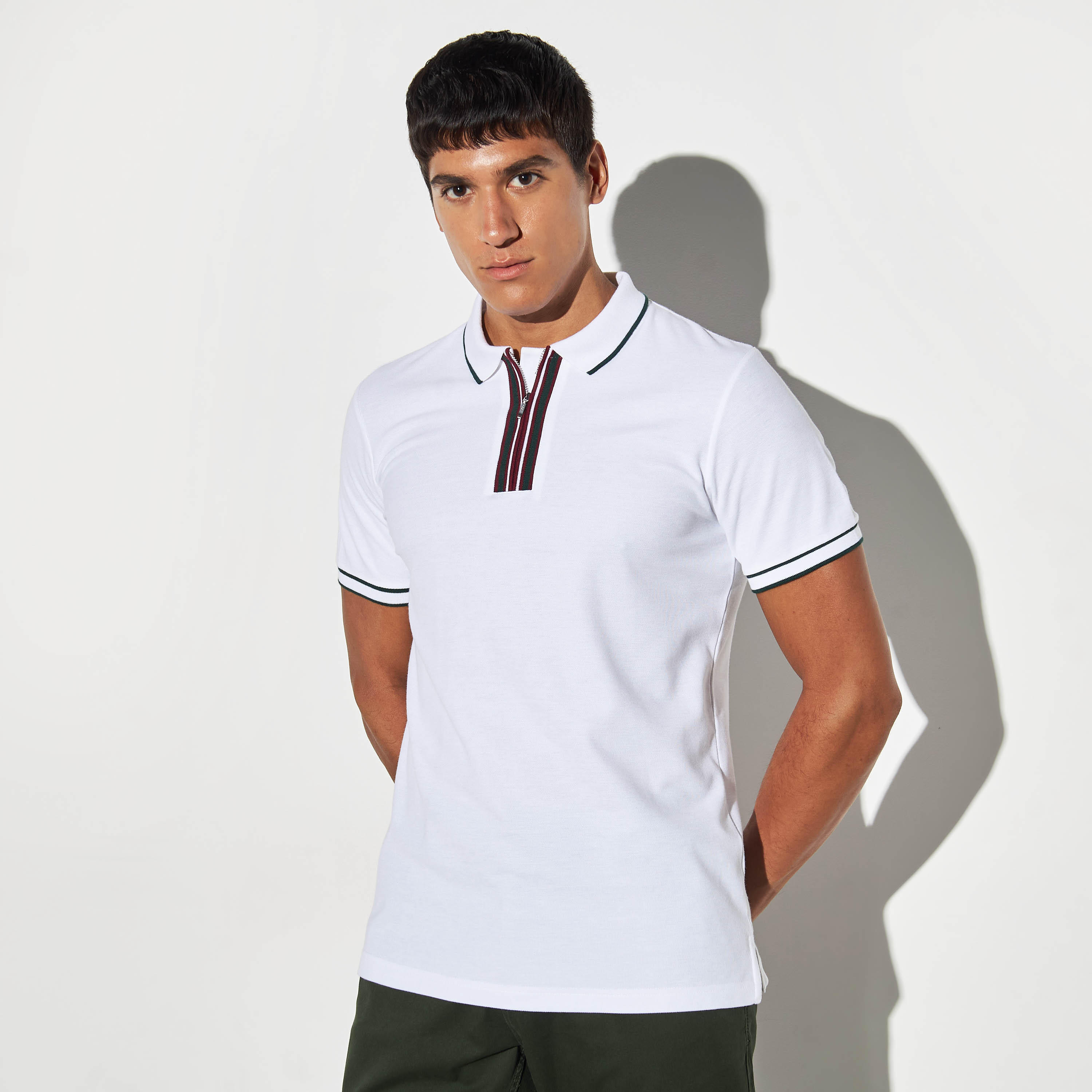 تيشيرت بولو سادة بأكمام قصيرة وتفاصيل خيوط بارزة من آيكونيك-men-clothing-tshirtsandpolos-tshirts-image-4
