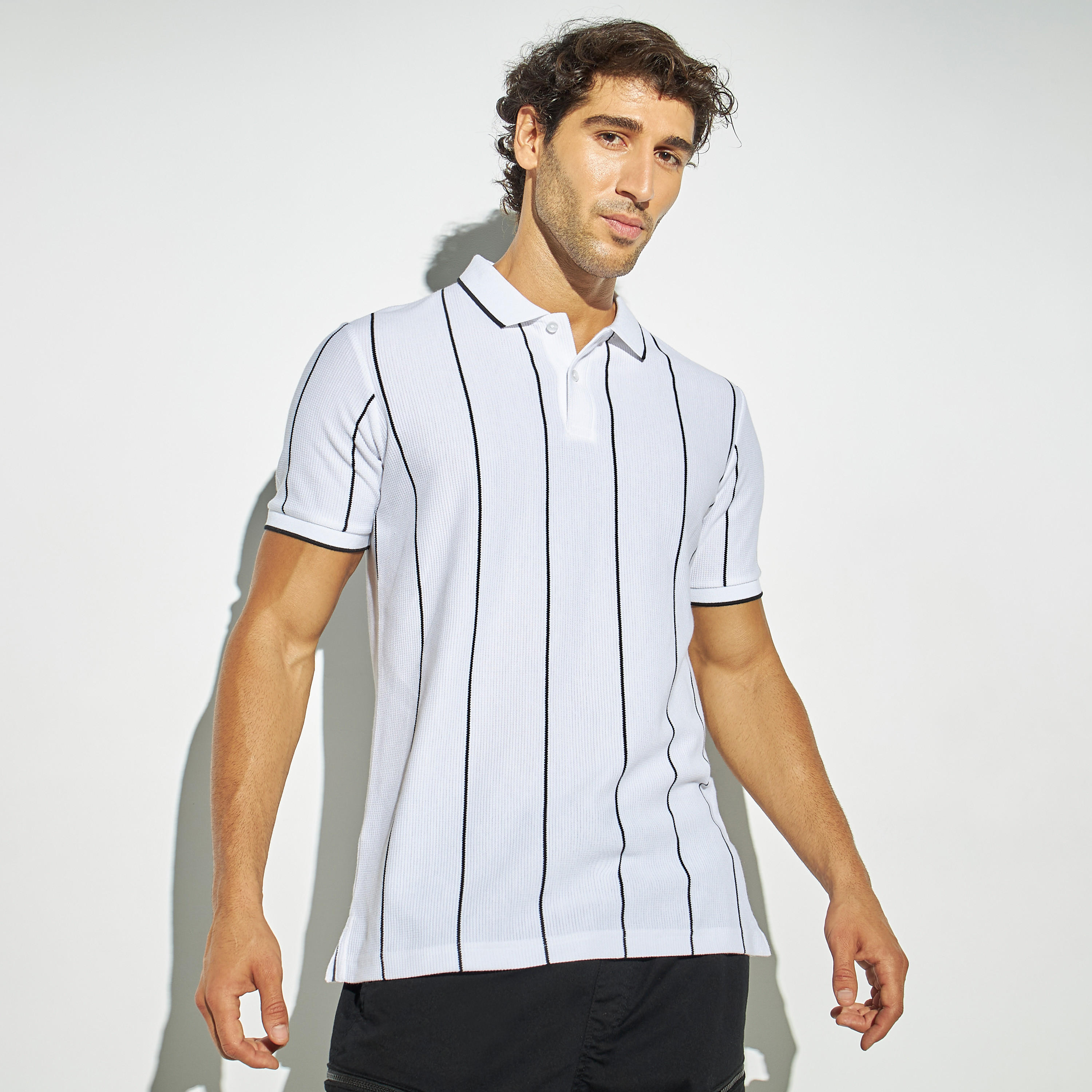 تيشيرت بولو مقلّم بأكمام قصيرة من آيكونيك-men-clothing-tshirtsandpolos-polos-image-1