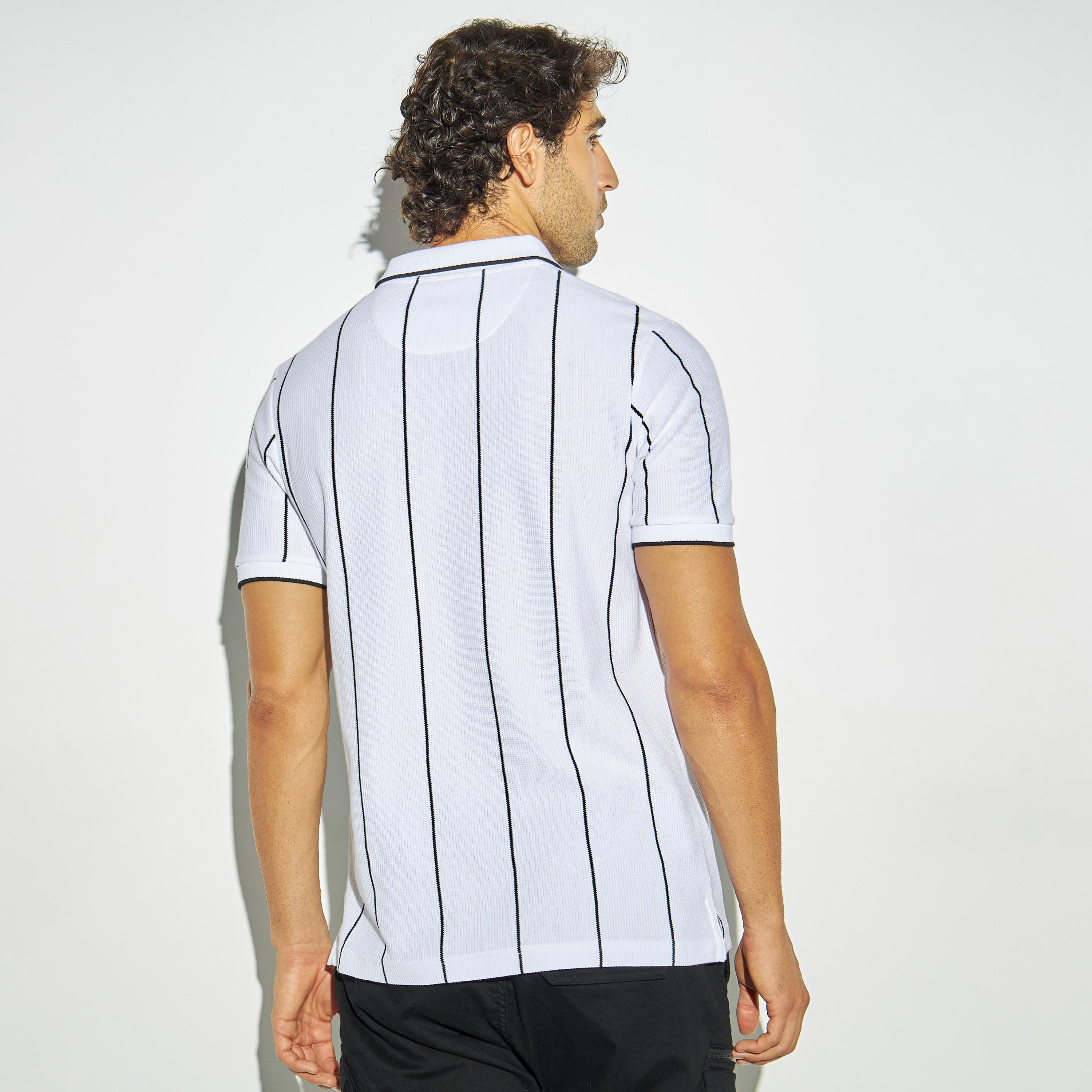 تيشيرت بولو مقلّم بأكمام قصيرة من آيكونيك-men-clothing-tshirtsandpolos-polos-image-3