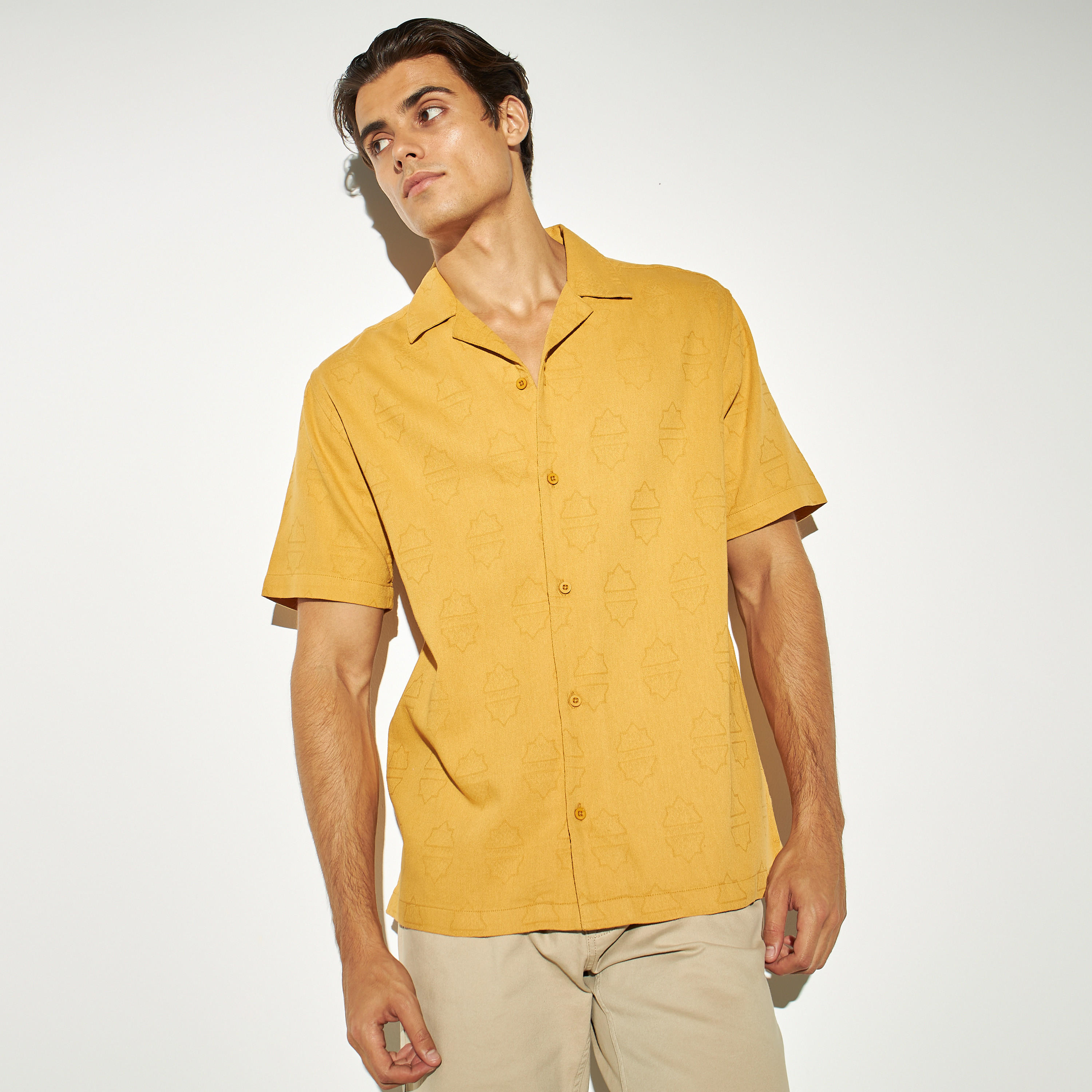 قميص جاكارد بارز الملمس من آيكونيك-men-clothing-shirts-image-1